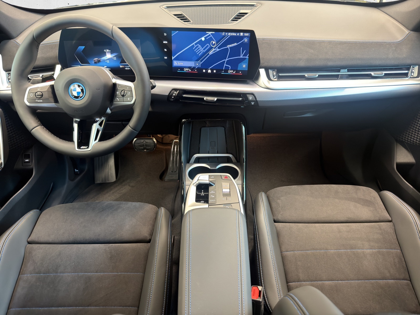 BMW iX1 xDrive 30 M Sport Edition-image-13