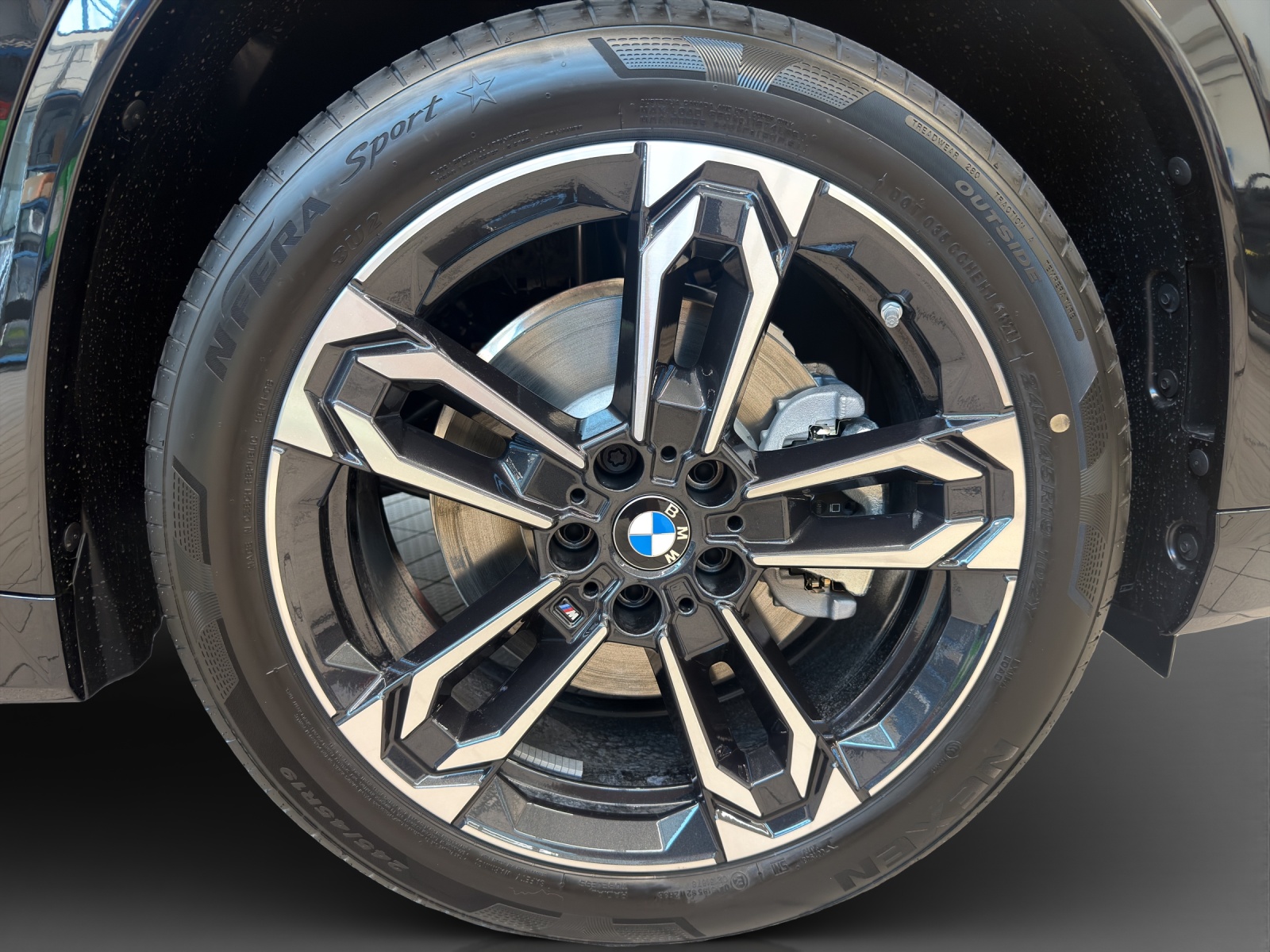 BMW iX1 xDrive 30 M Sport Edition-image-8
