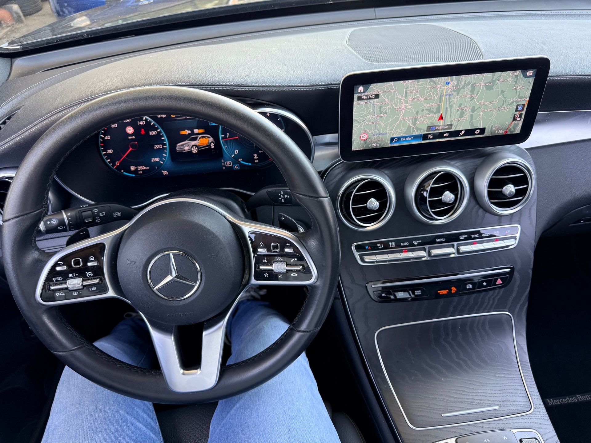 MERCEDES-BENZ GLC 220 d 4Matic 9G-Tronic-image-12