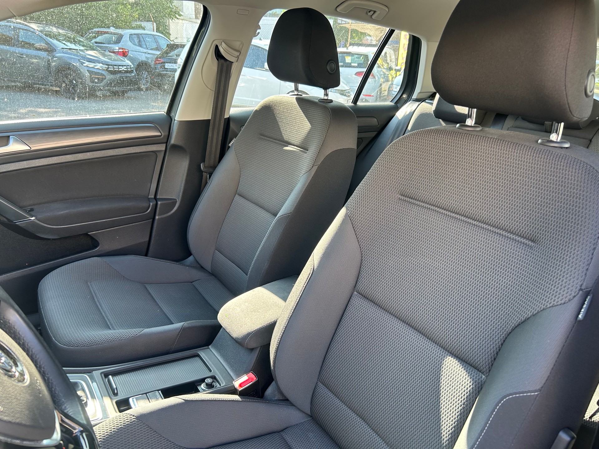 VW Golf 1.0 TSI Comfortline DSG-image-11