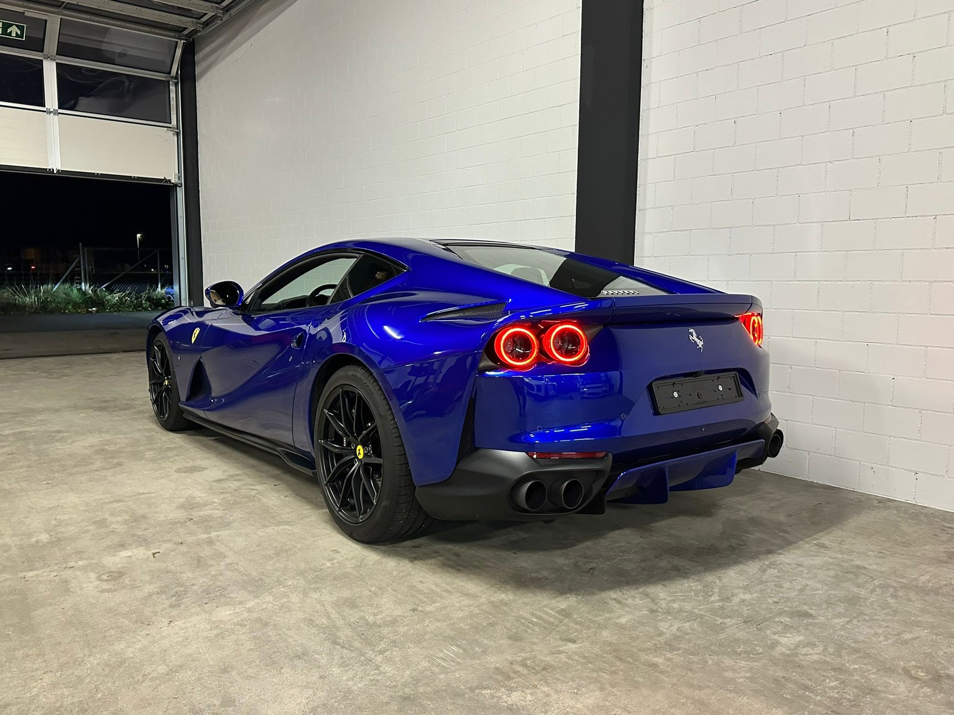 FERRARI 812 Superfast Einzelstück-showroom-element-3