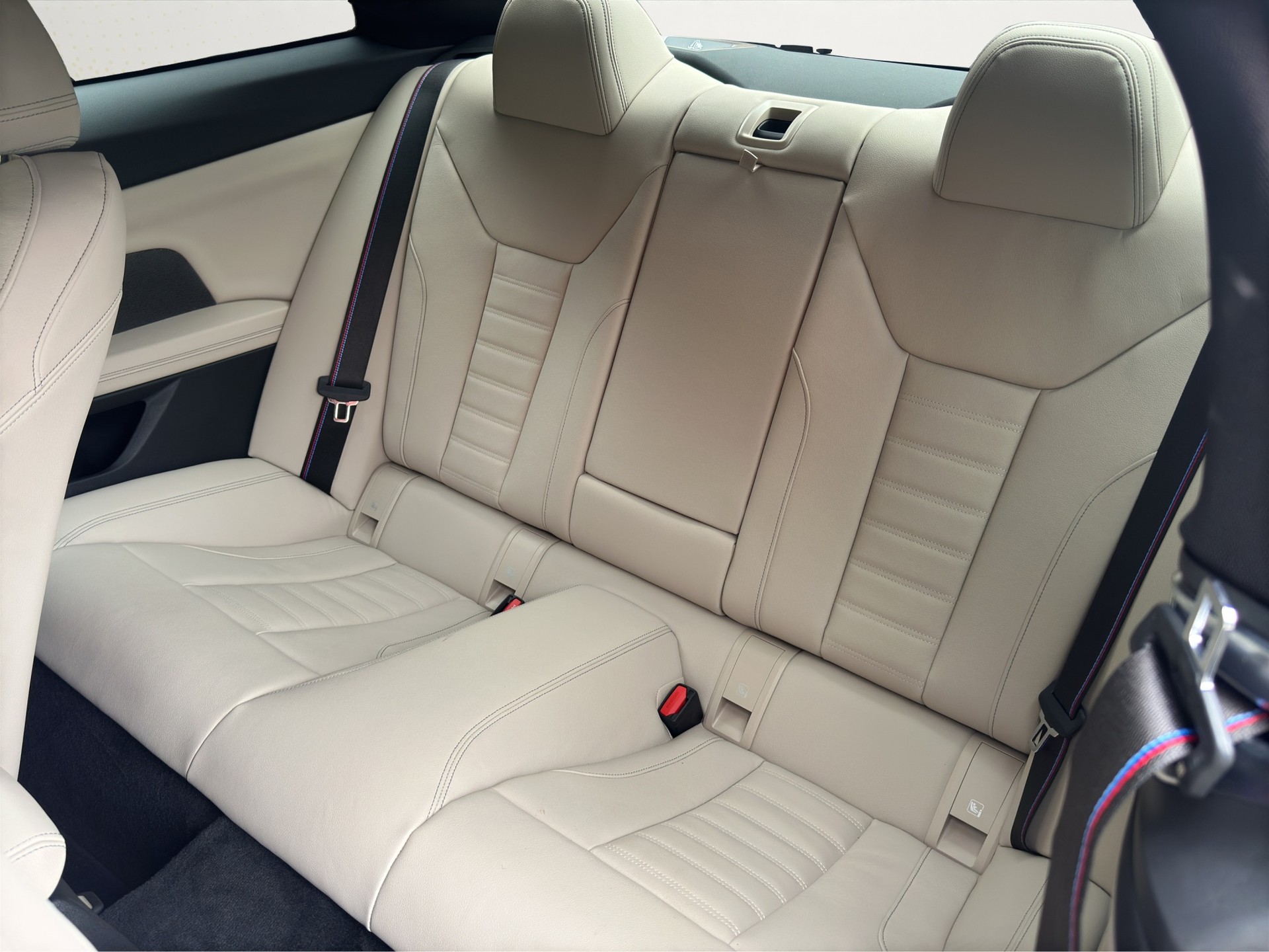 BMW M440d xDrive 48V Coupé (CH) INDIVIDUAL-image-12