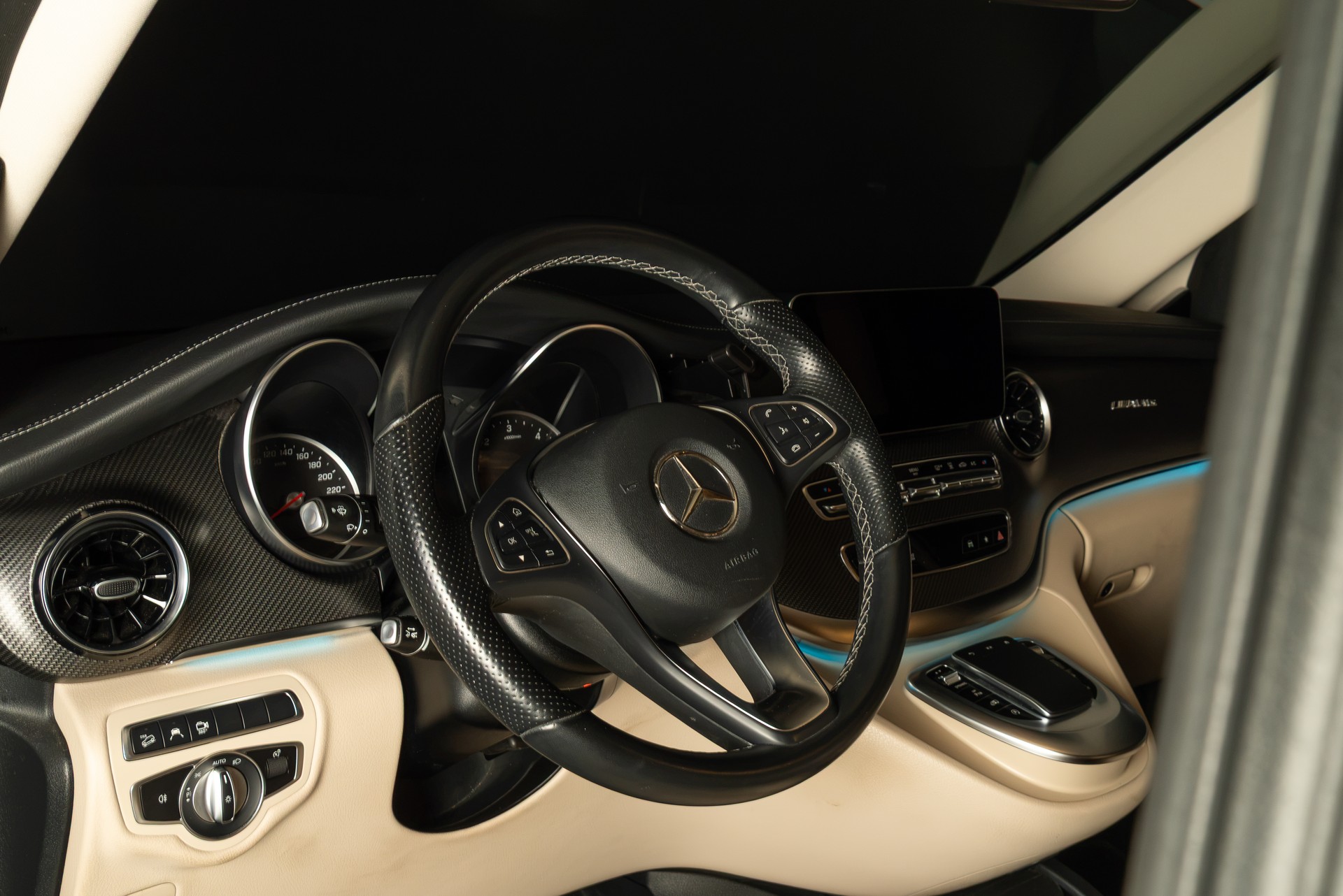 MERCEDES-BENZ V 300 d lang Avantgarde 4Matic 9G-Tronic-image-10