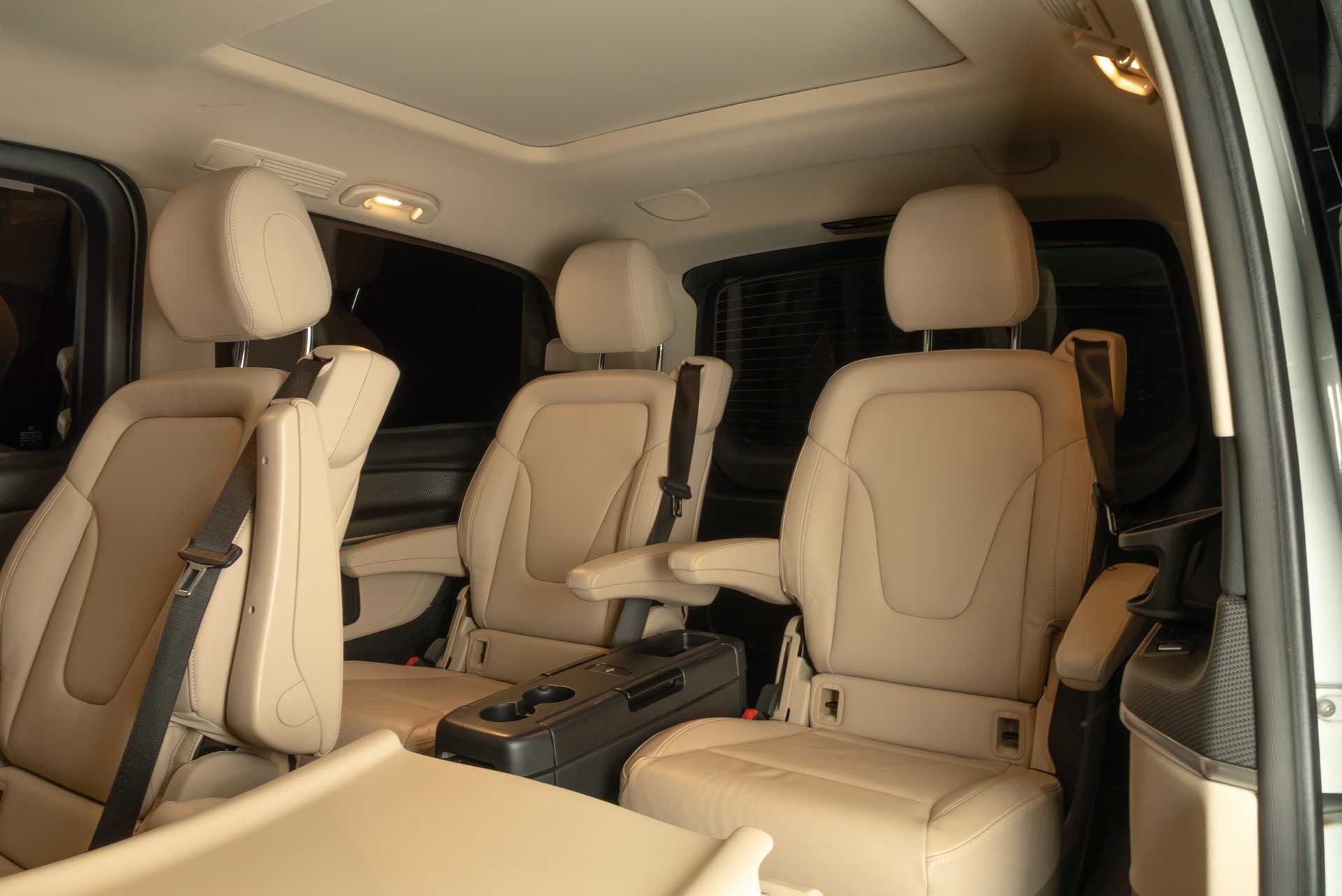 MERCEDES-BENZ V 300 d lang Avantgarde 4Matic 9G-Tronic-image-14