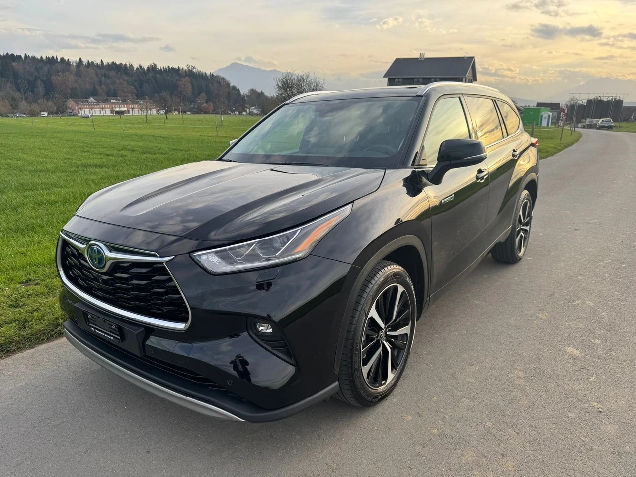 TOYOTA Highlander 2.5 HSD Premium e-CVT mit Anhängerkupplung