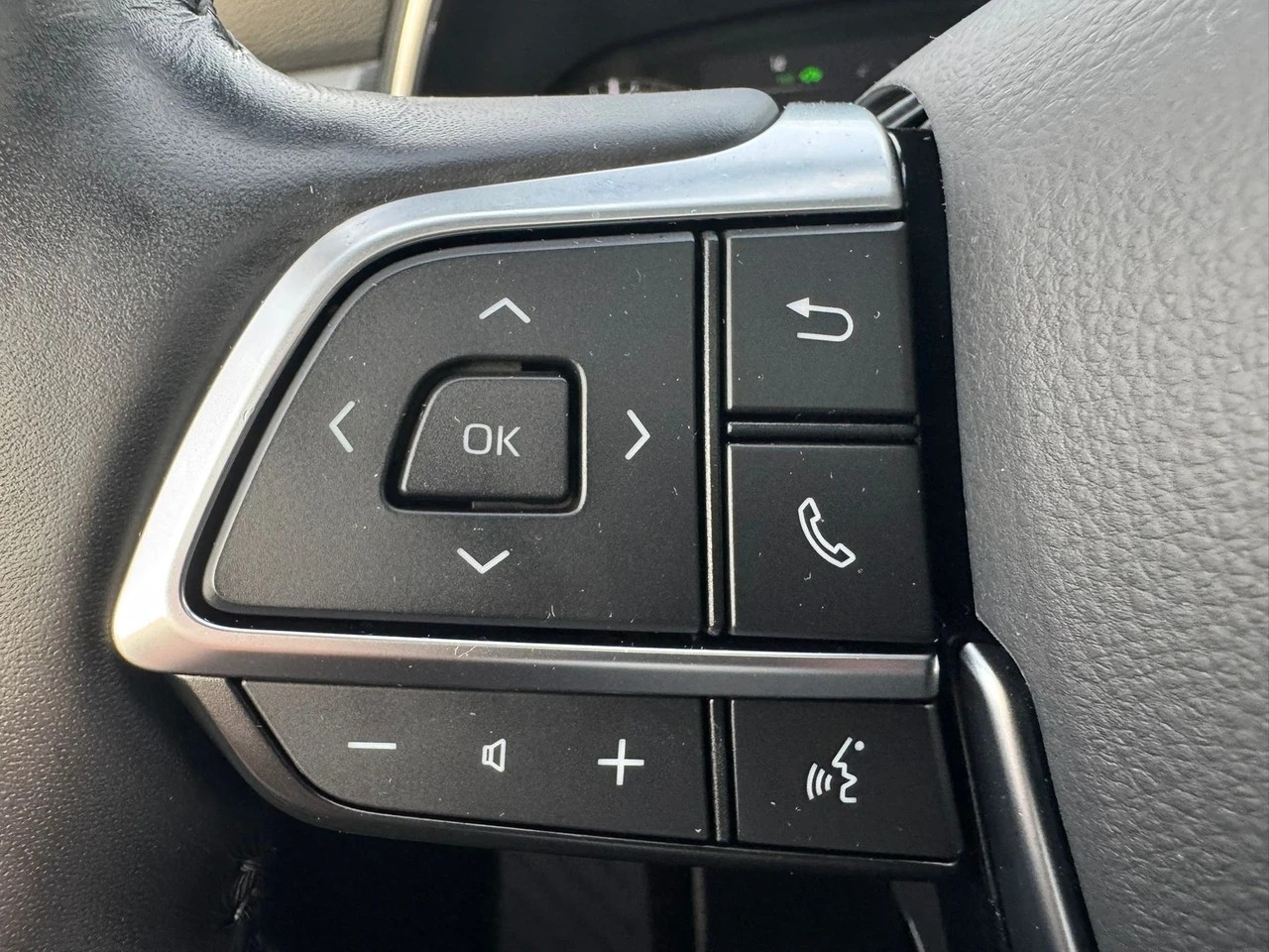 TOYOTA Highlander 2.5 HSD Premium e-CVT mit Anhängerkupplung-image-12