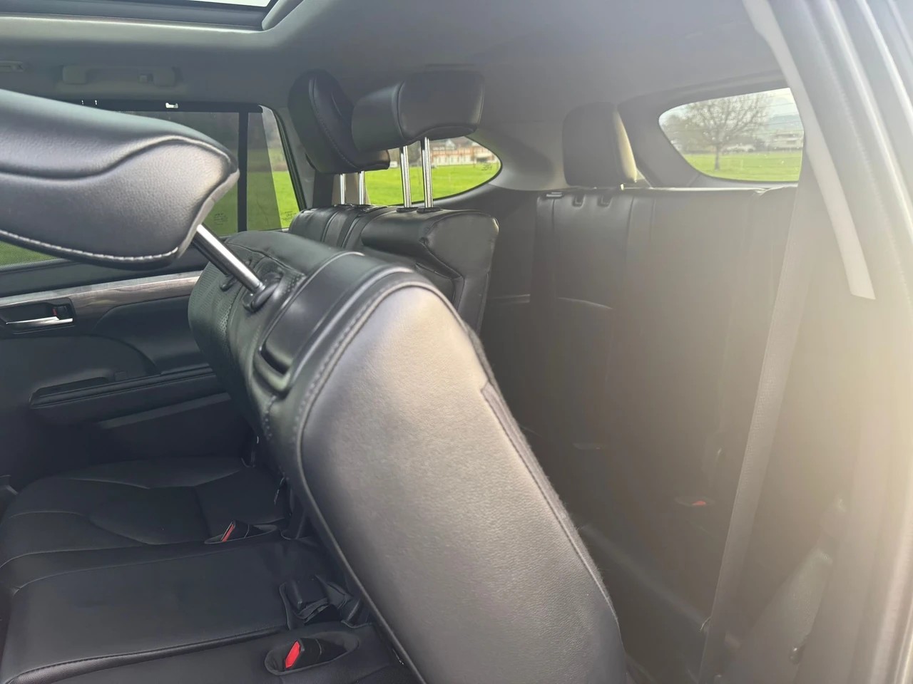 TOYOTA Highlander 2.5 HSD Premium e-CVT mit Anhängerkupplung-image-8