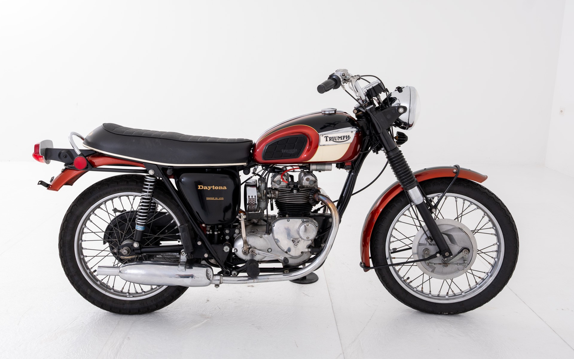 TRIUMPH T 100P-image-1
