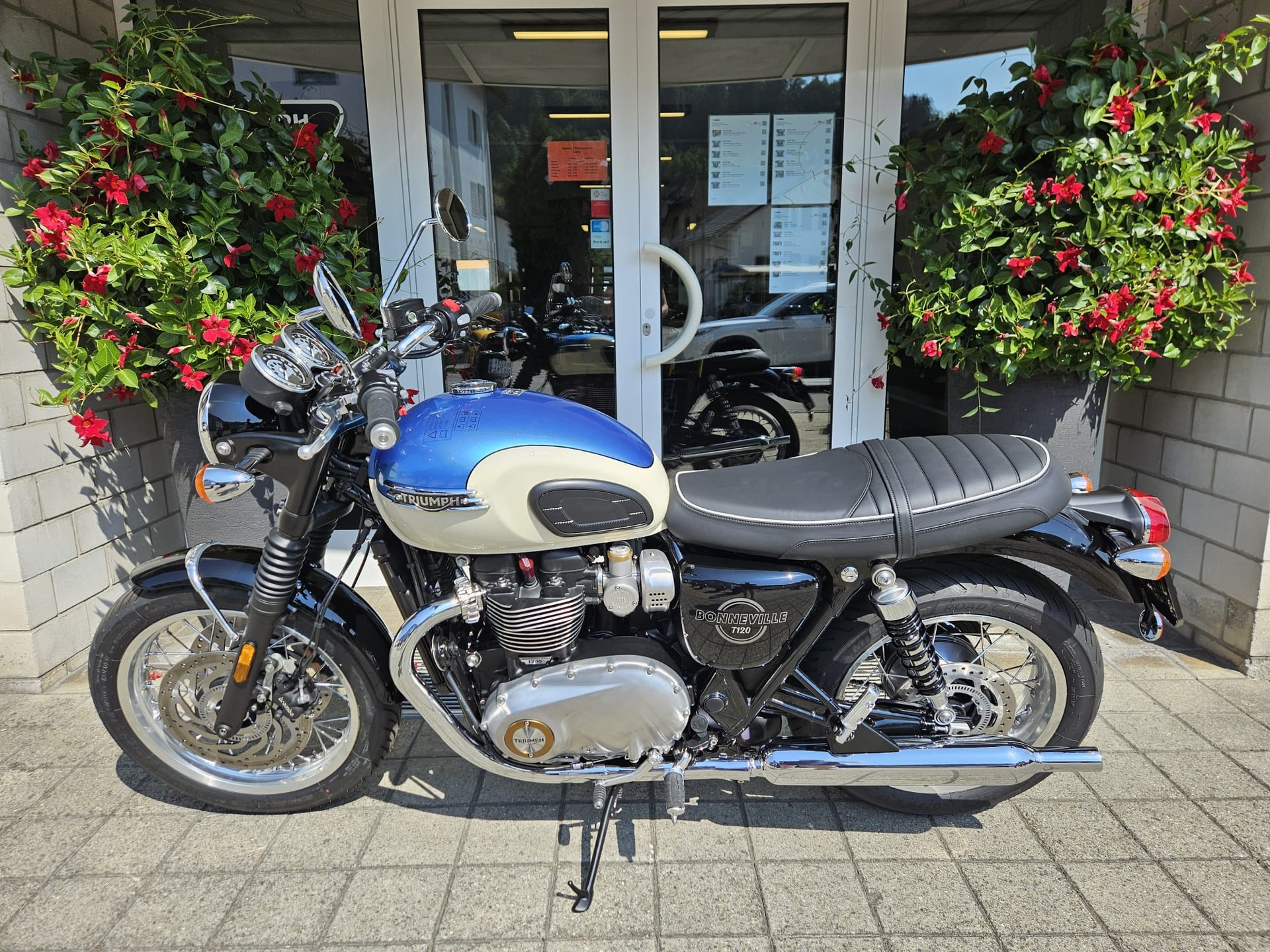 TRIUMPH Bonneville T120-image-3