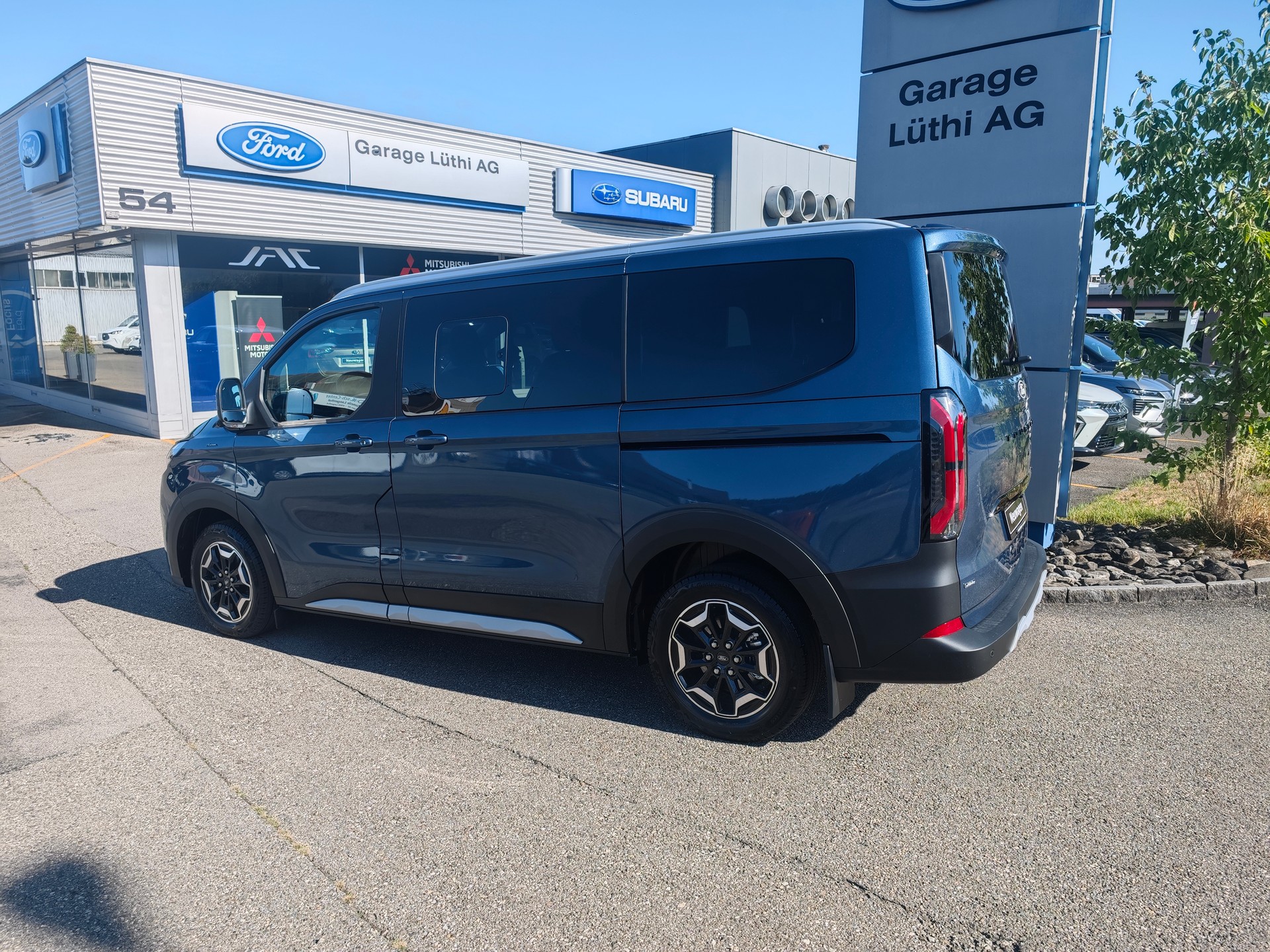 FORD Tourneo Bus 340 L1H1 PHEV Active-image-2