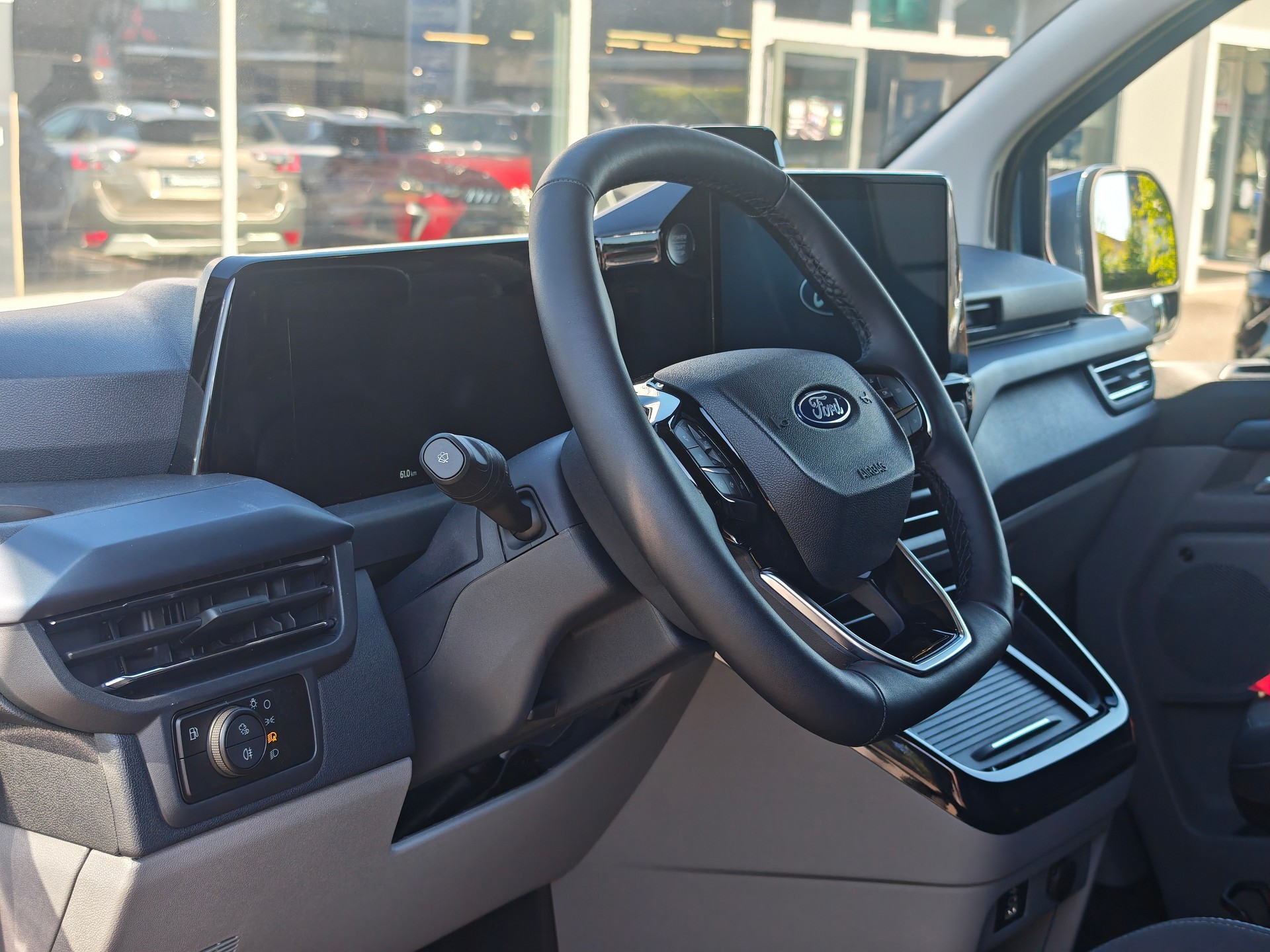 FORD Tourneo Bus 340 L1H1 PHEV Active-image-12