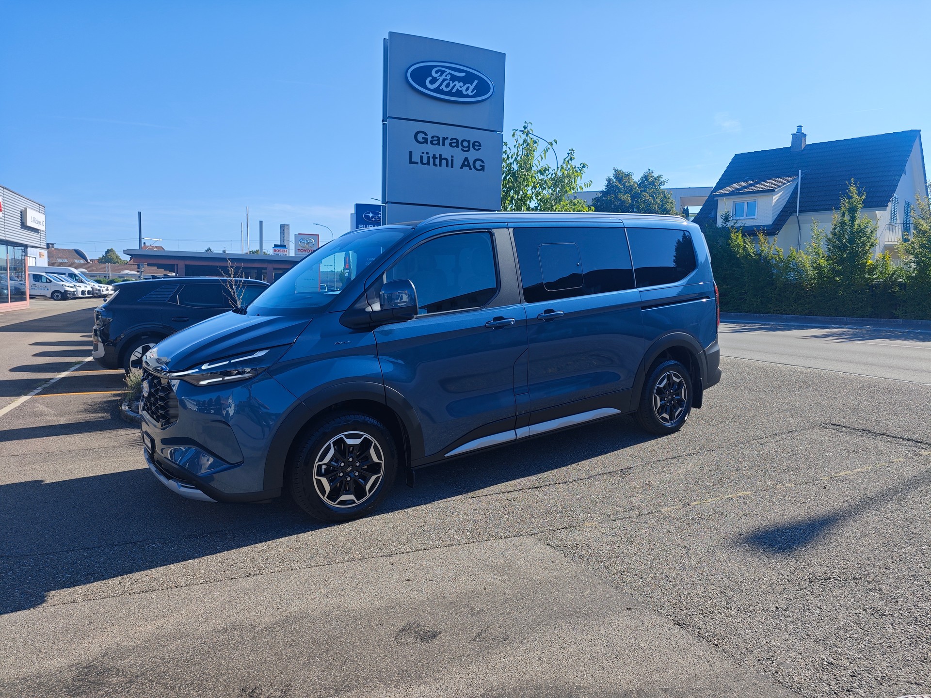 FORD Tourneo Bus 340 L1H1 PHEV Active-image-1