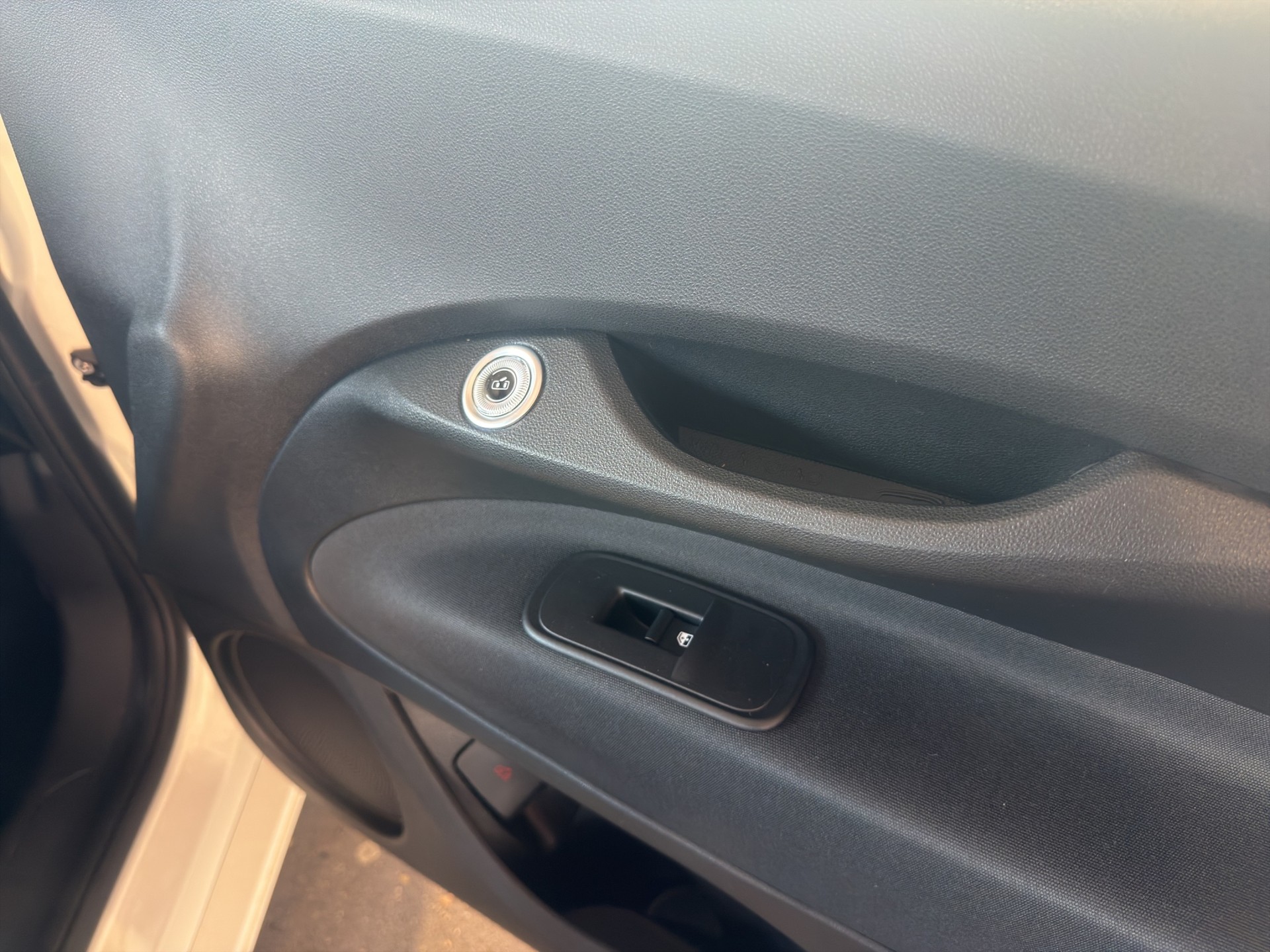FIAT 500 Electric Cult 320KM Pack Comfort-image-34