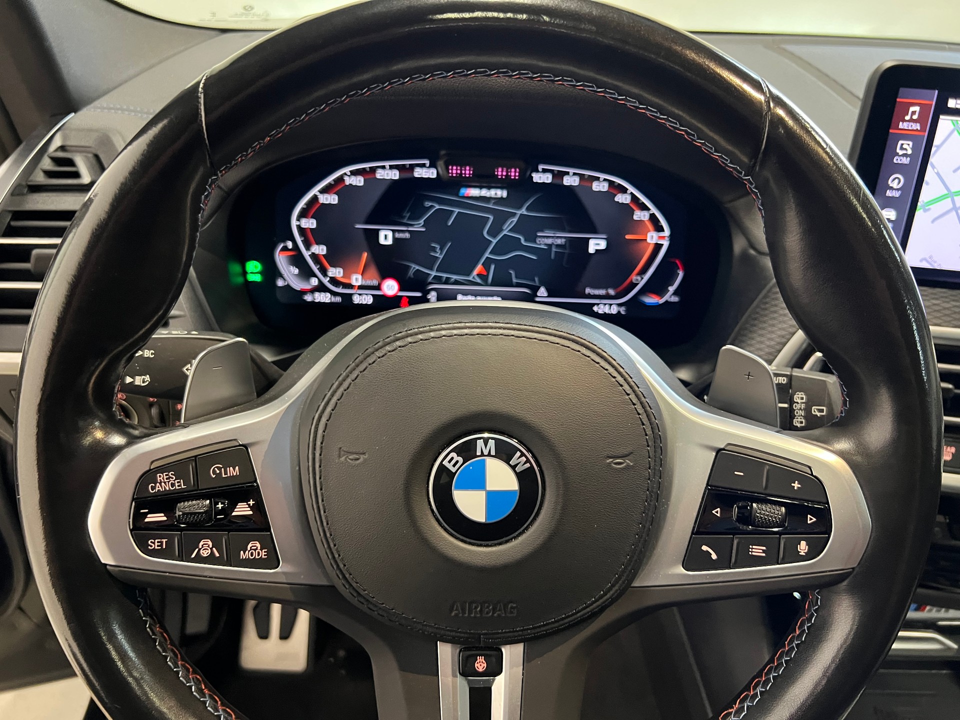 BMW X3 G01 M40i-showroom-element-3