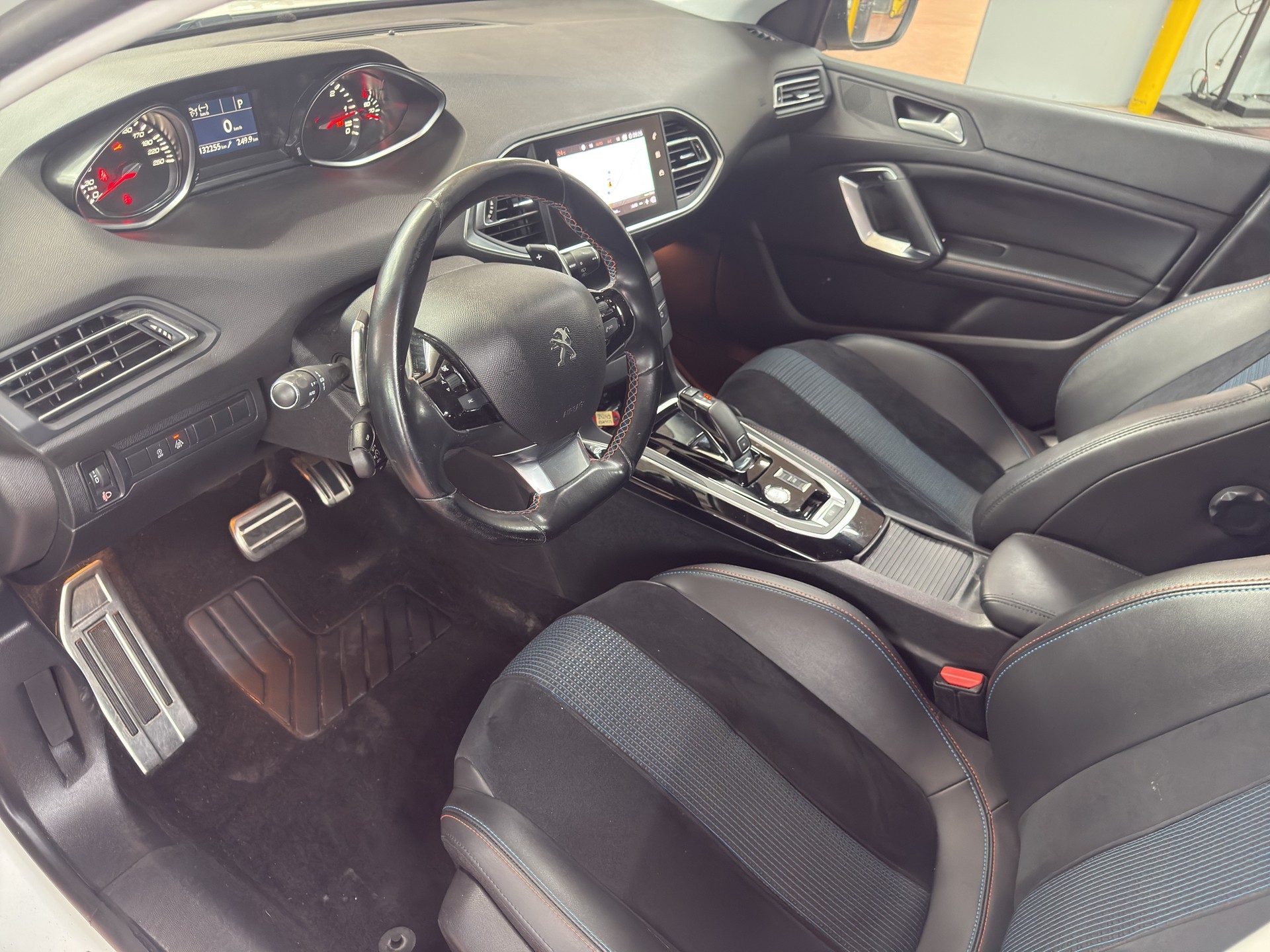 PEUGEOT 308 SW 1.5 BlueHDI Tech Edition EAT8-image-6