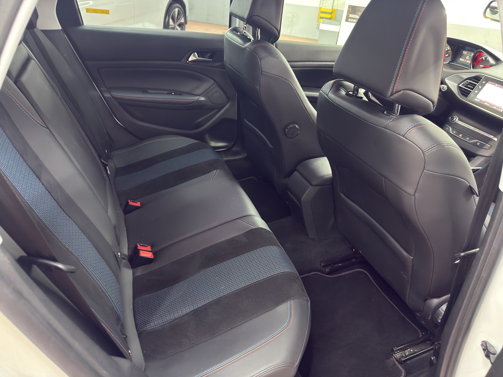 PEUGEOT 308 SW 1.5 BlueHDI Tech Edition EAT8-image-11