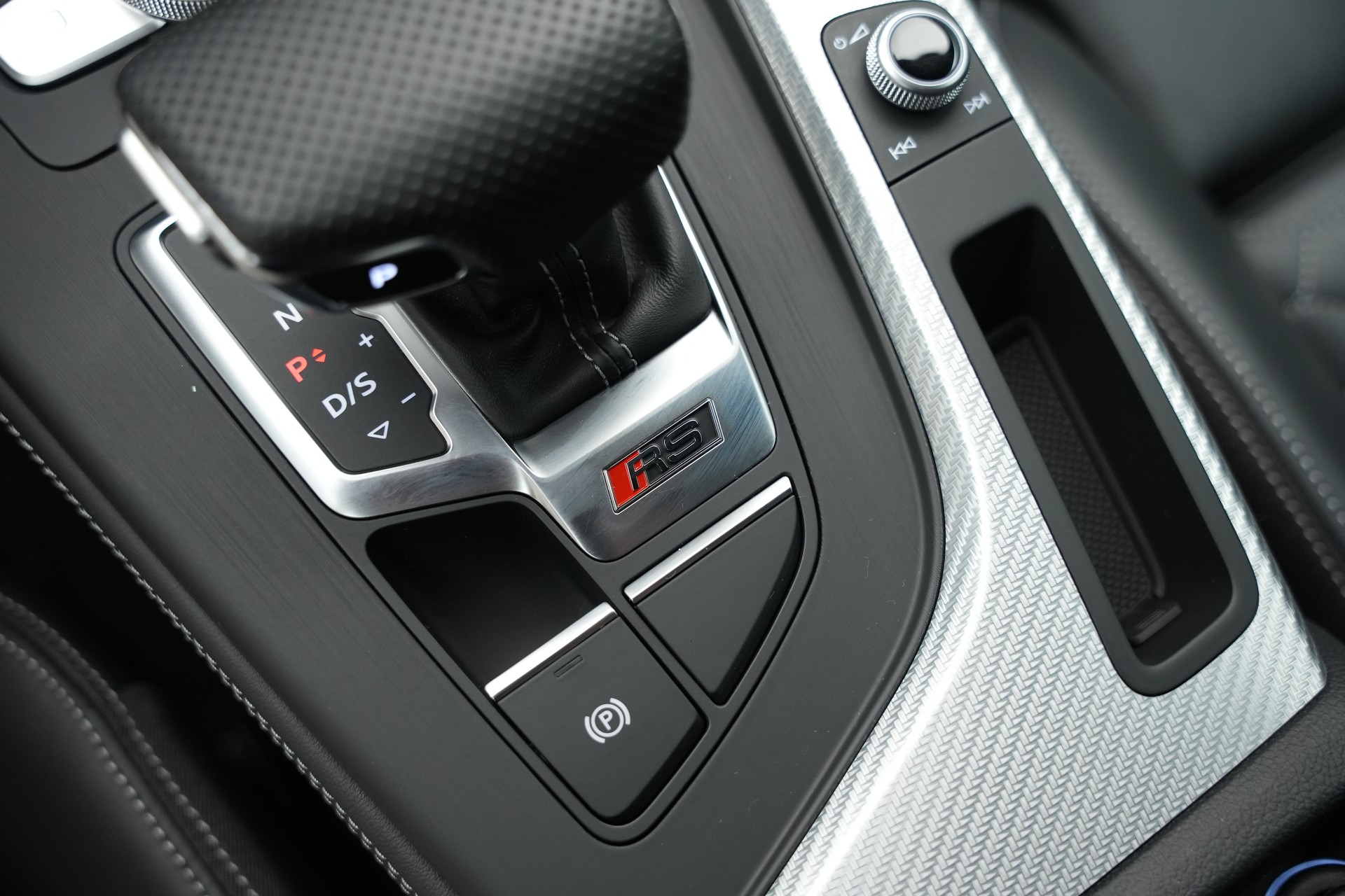 AUDI RS5 Coupé 2.9 TFSI quattro tiptronic *CH-Fahrzeug* *Head-Up* *Assistenzpaket*-image-26
