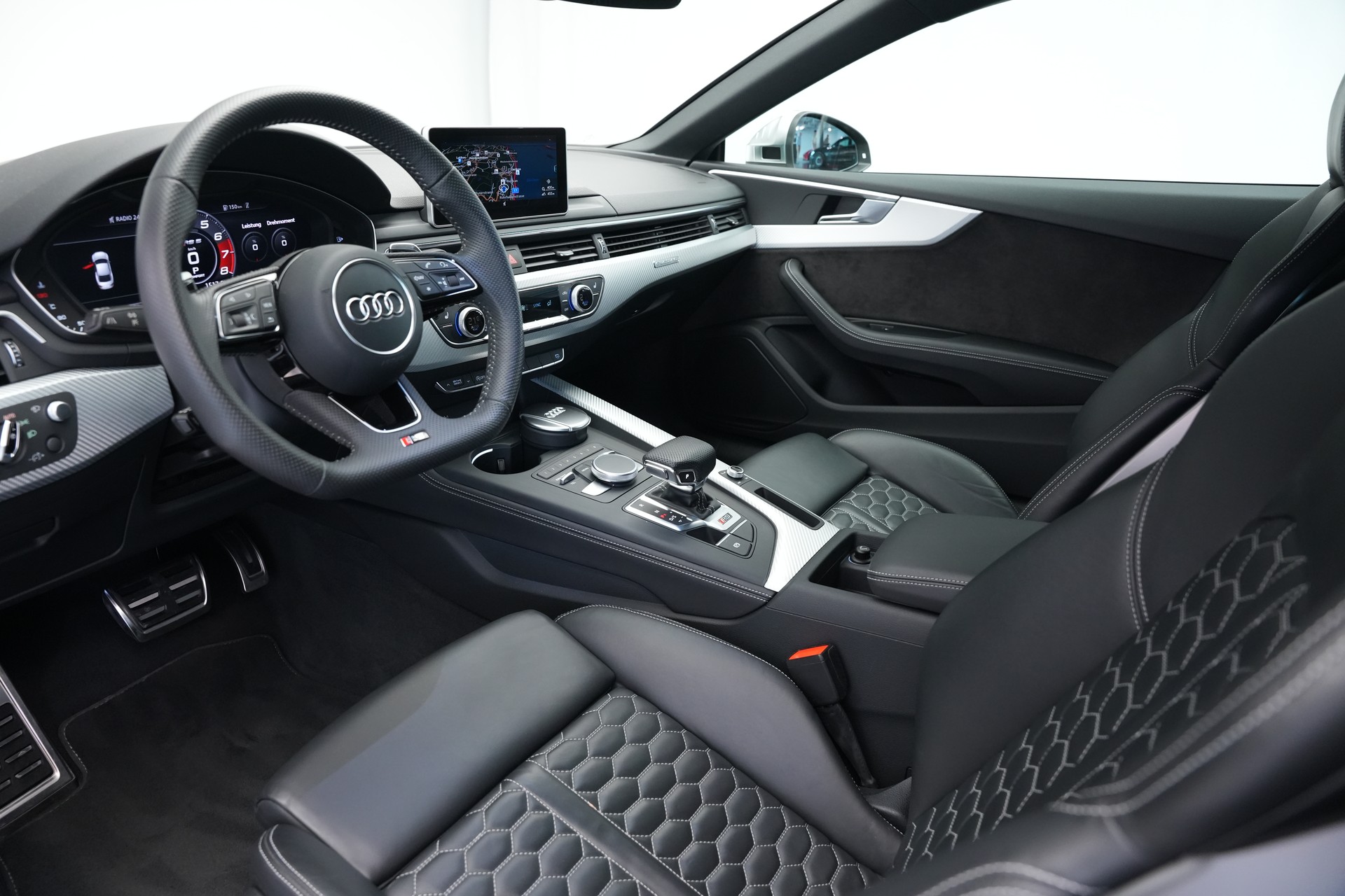 AUDI RS5 Coupé 2.9 TFSI quattro tiptronic *CH-Fahrzeug* *Head-Up* *Assistenzpaket*-image-9