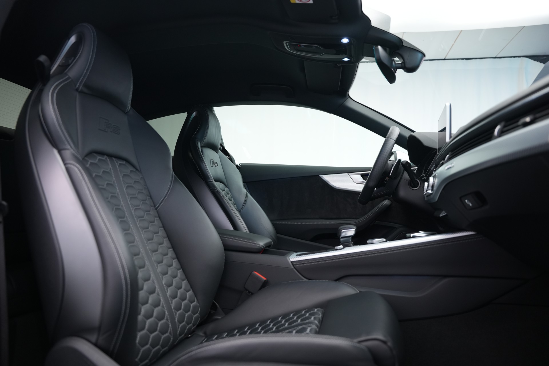 AUDI RS5 Coupé 2.9 TFSI quattro tiptronic *CH-Fahrzeug* *Head-Up* *Assistenzpaket*-image-39