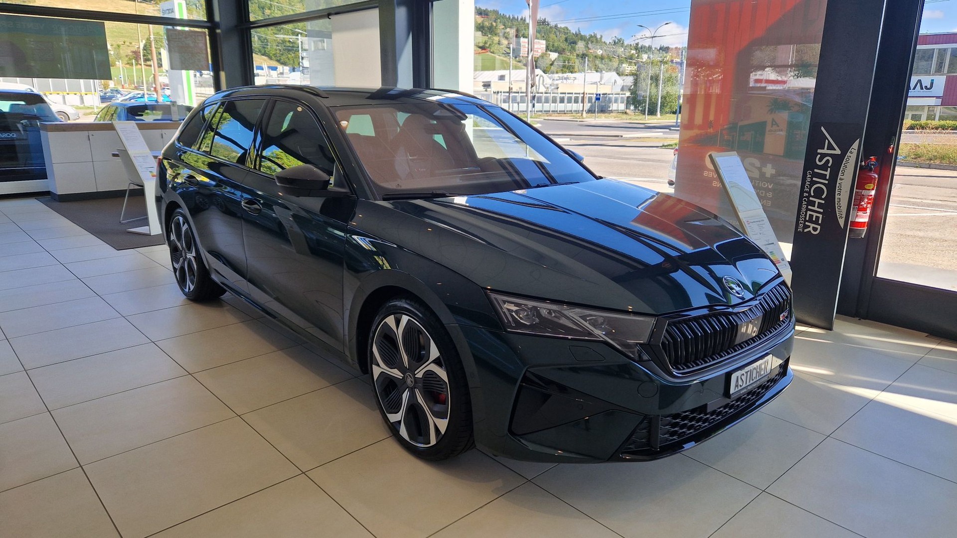 SKODA Octavia Combi 2.0 TSI DSG RS 30 Years Edition