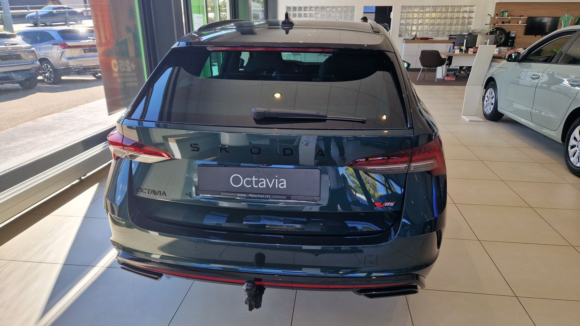SKODA Octavia Combi 2.0 TSI DSG RS 30 Years Edition-showroom-element-2