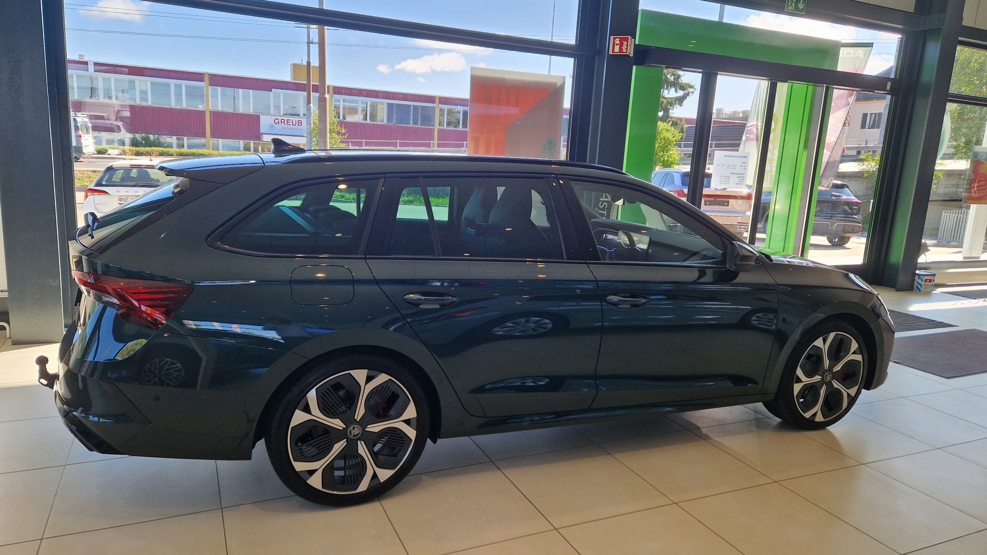 SKODA Octavia Combi 2.0 TSI DSG RS 30 Years Edition-showroom-element-3