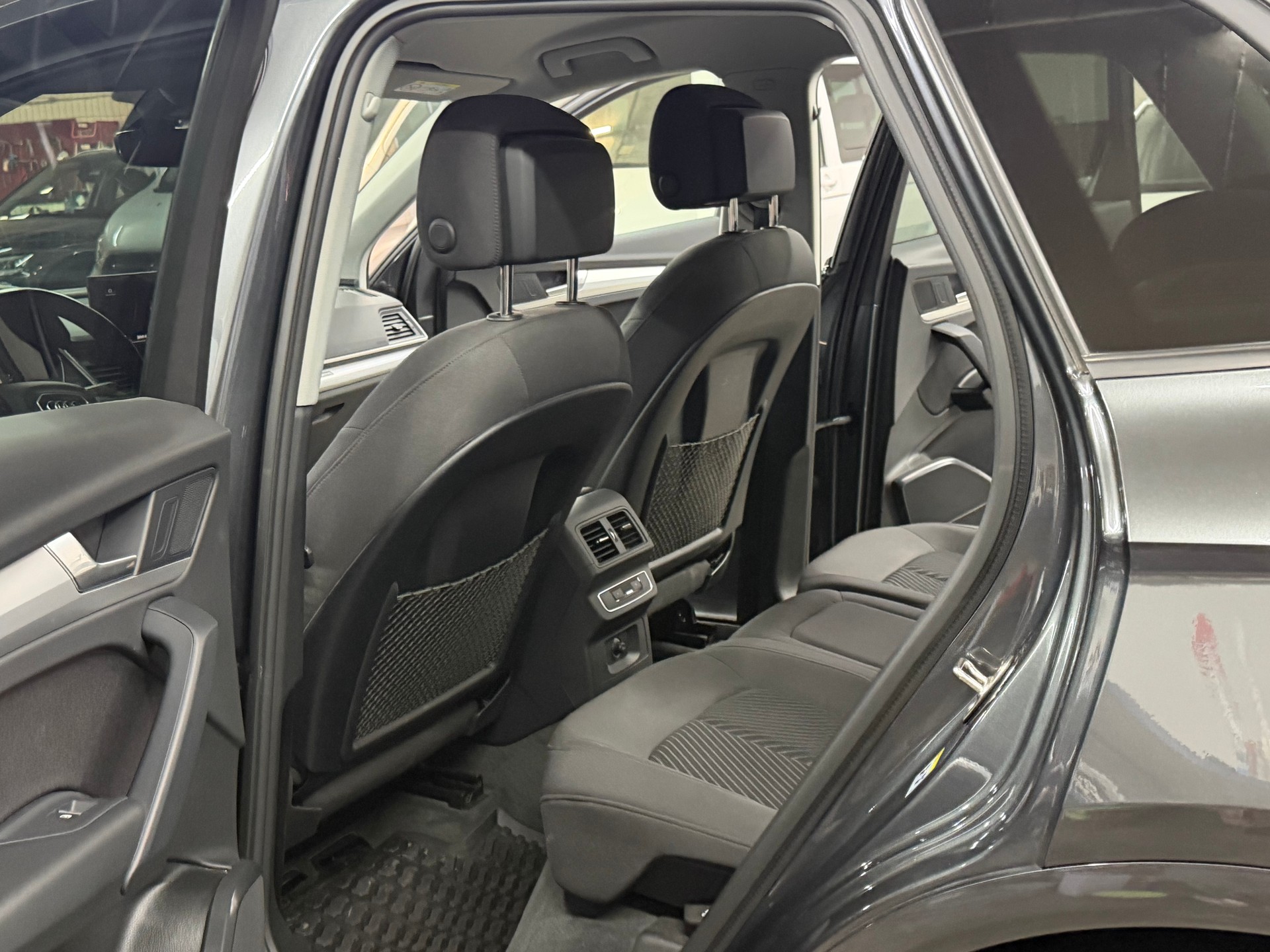 AUDI Q5 Sportback 40 TDI S line quattro S-tronic-image-10