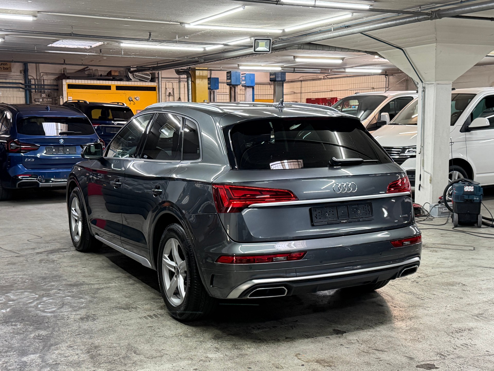 AUDI Q5 Sportback 40 TDI S line quattro S-tronic-image-4