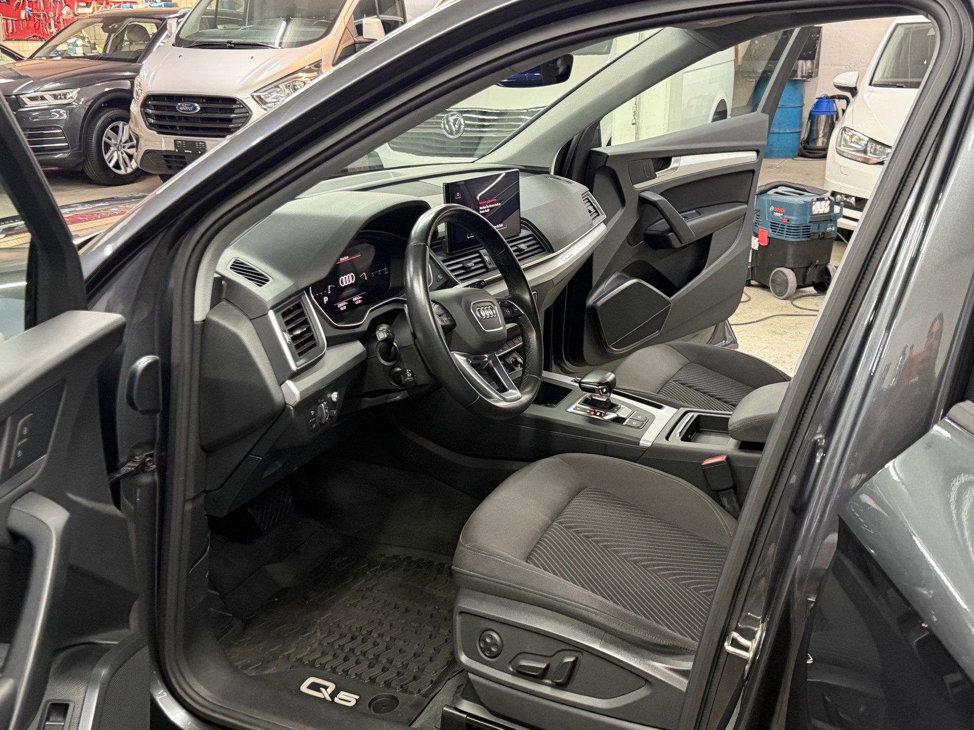 AUDI Q5 Sportback 40 TDI S line quattro S-tronic-image-8