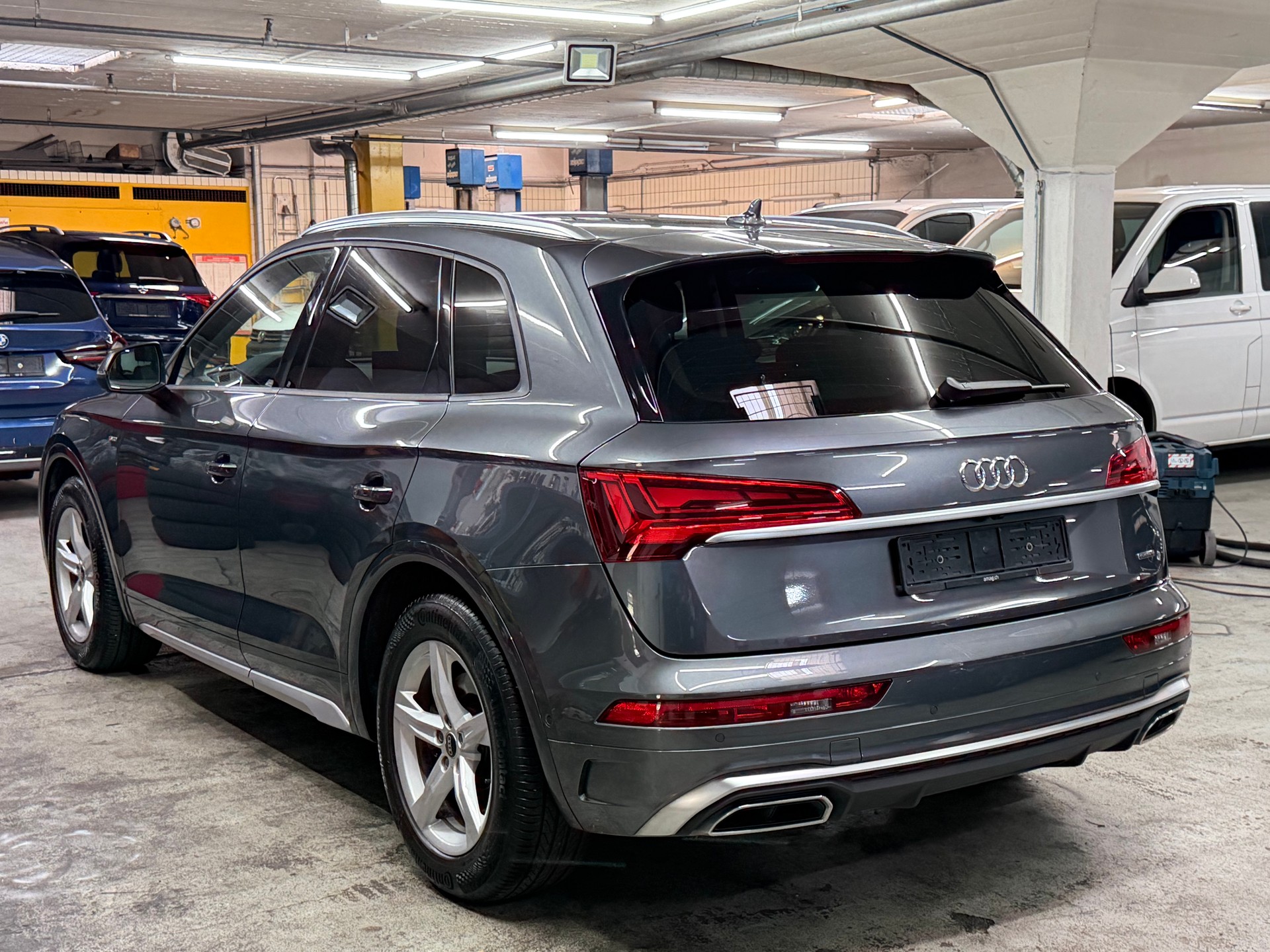 AUDI Q5 Sportback 40 TDI S line quattro S-tronic-image-5