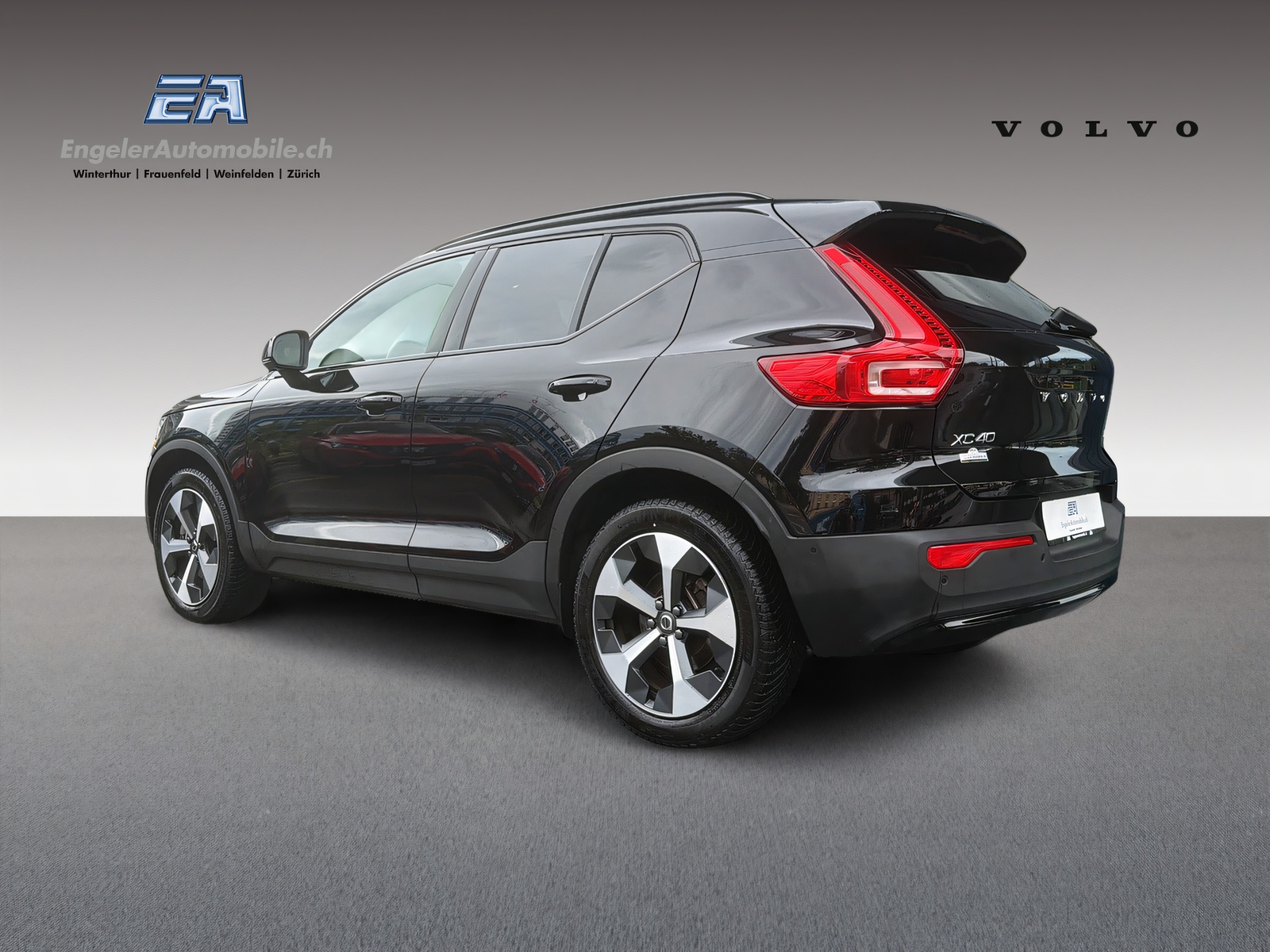 VOLVO XC40 2.0 B4 MH Plus Dark-showroom-element-3
