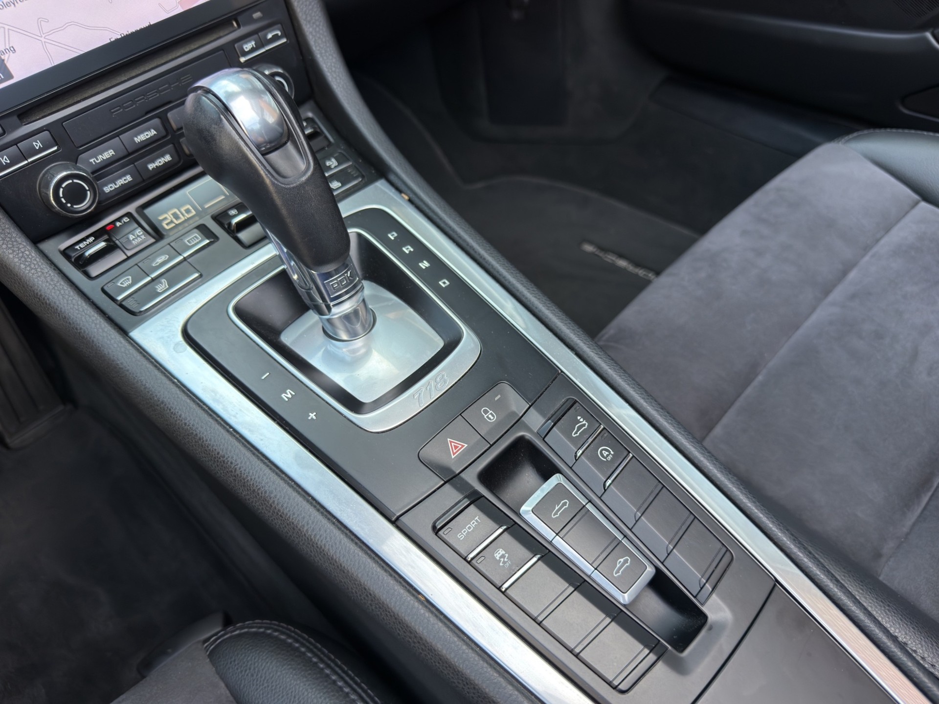 PORSCHE 718 Boxster 2.0 PDK-image-19