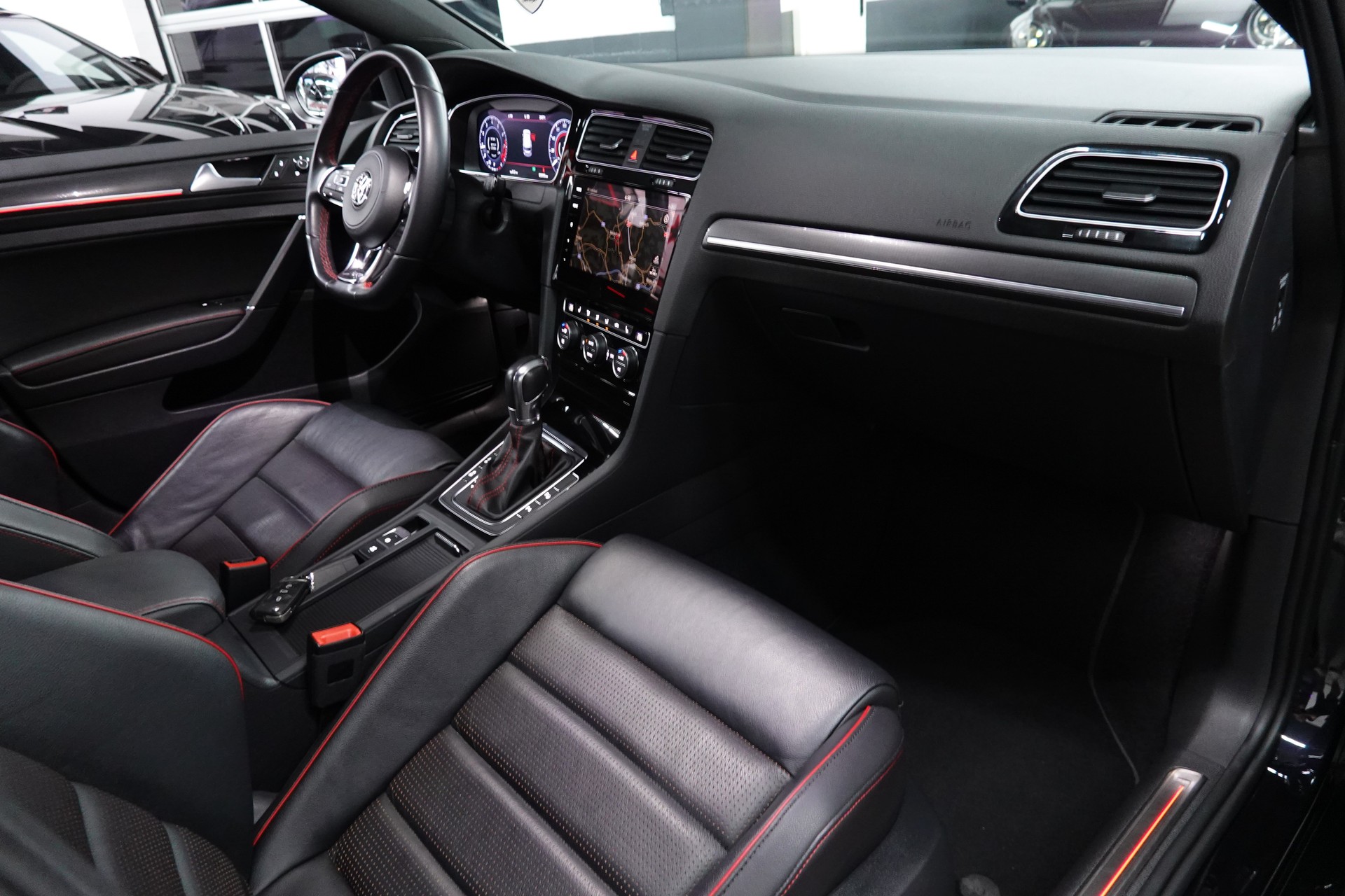 VW GOLF 2.0 TSI GTI PERFORMANCE DSG CH-FZ ON TOP-image-35