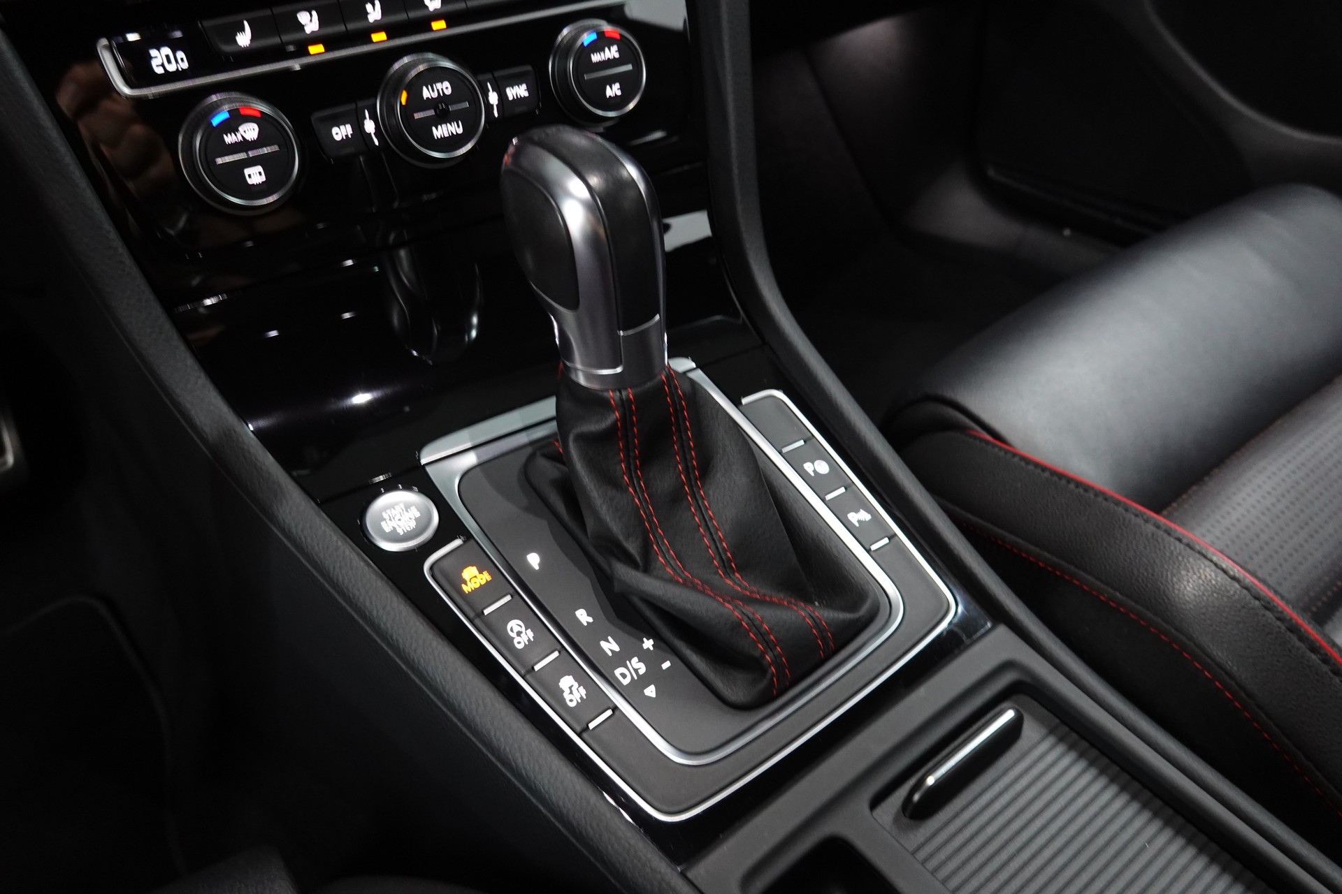 VW GOLF 2.0 TSI GTI PERFORMANCE DSG CH-FZ ON TOP-image-23