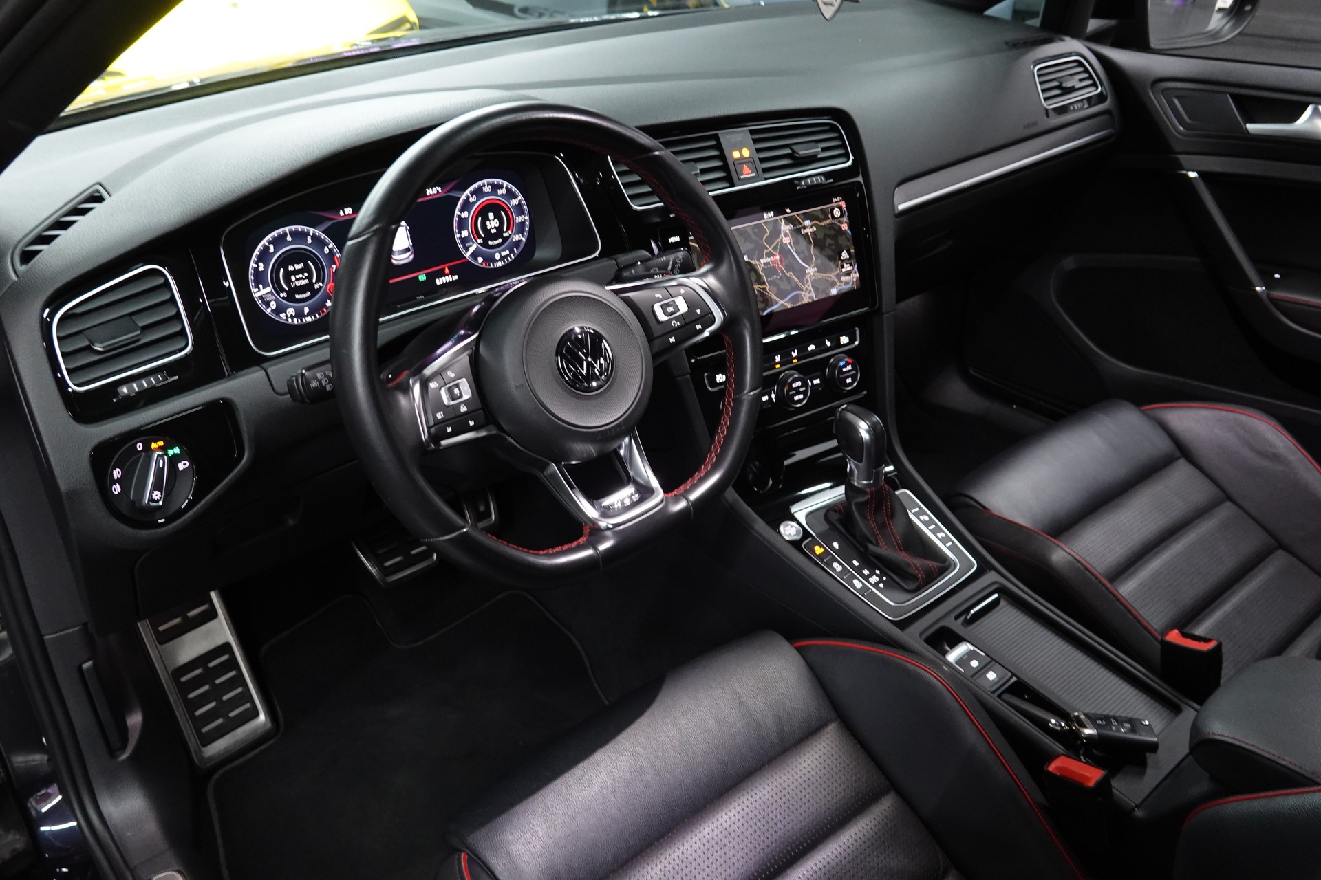 VW GOLF 2.0 TSI GTI PERFORMANCE DSG CH-FZ ON TOP-image-21