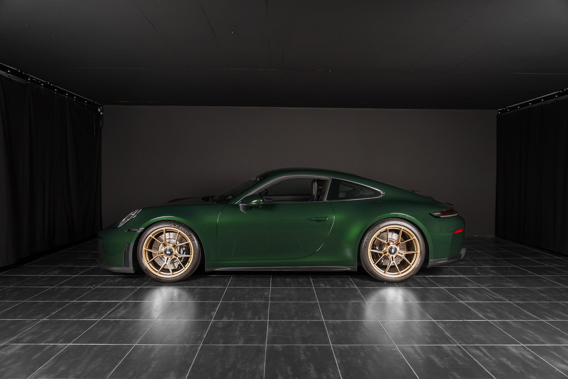 PORSCHE 911 Carrera GT3 Touring-showroom-element-1