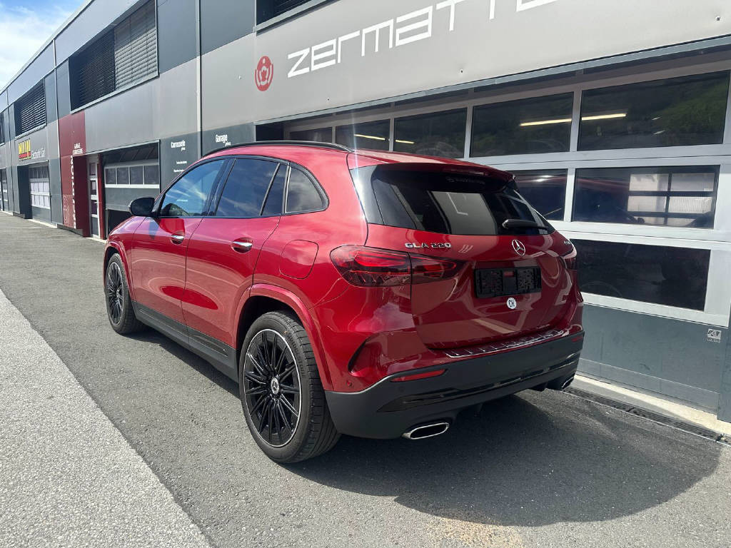 MERCEDES-BENZ GLA 220 AMG Line 4matic (CH)-showroom-element-3