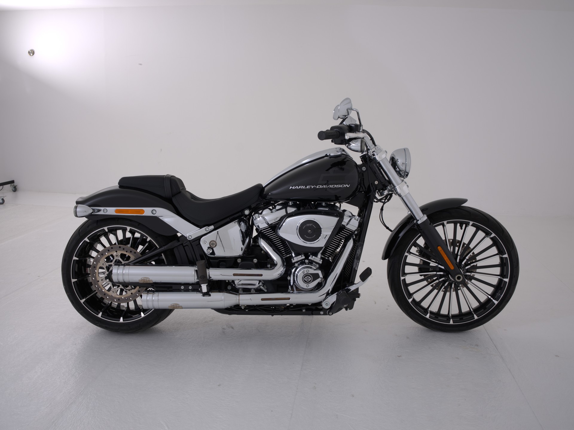 HARLEY-DAVIDSON FXBR Breakout 117ci-image-1