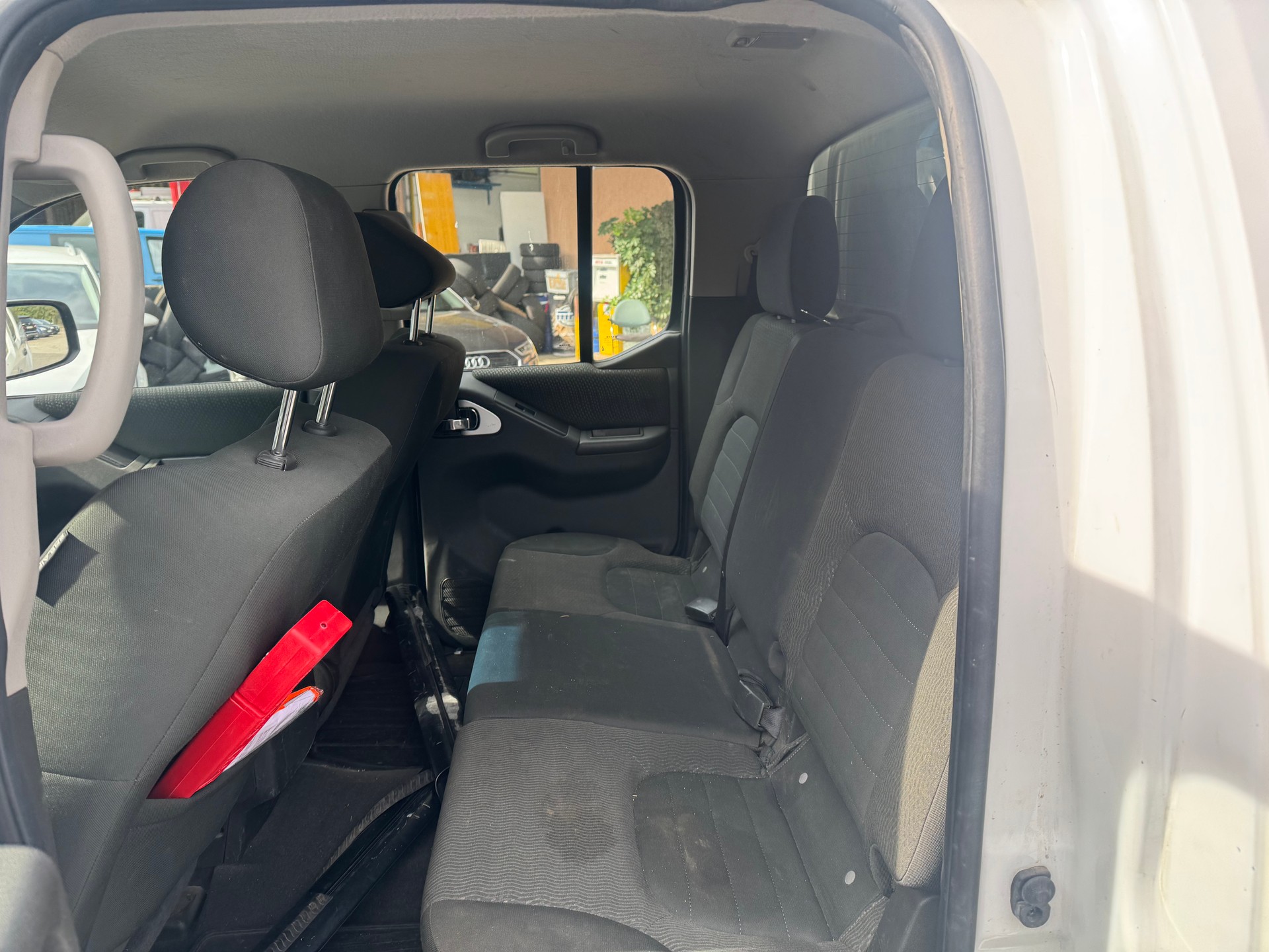 NISSAN Navara Double Cab SE 2.5 dCi 4WD Automat-image-15