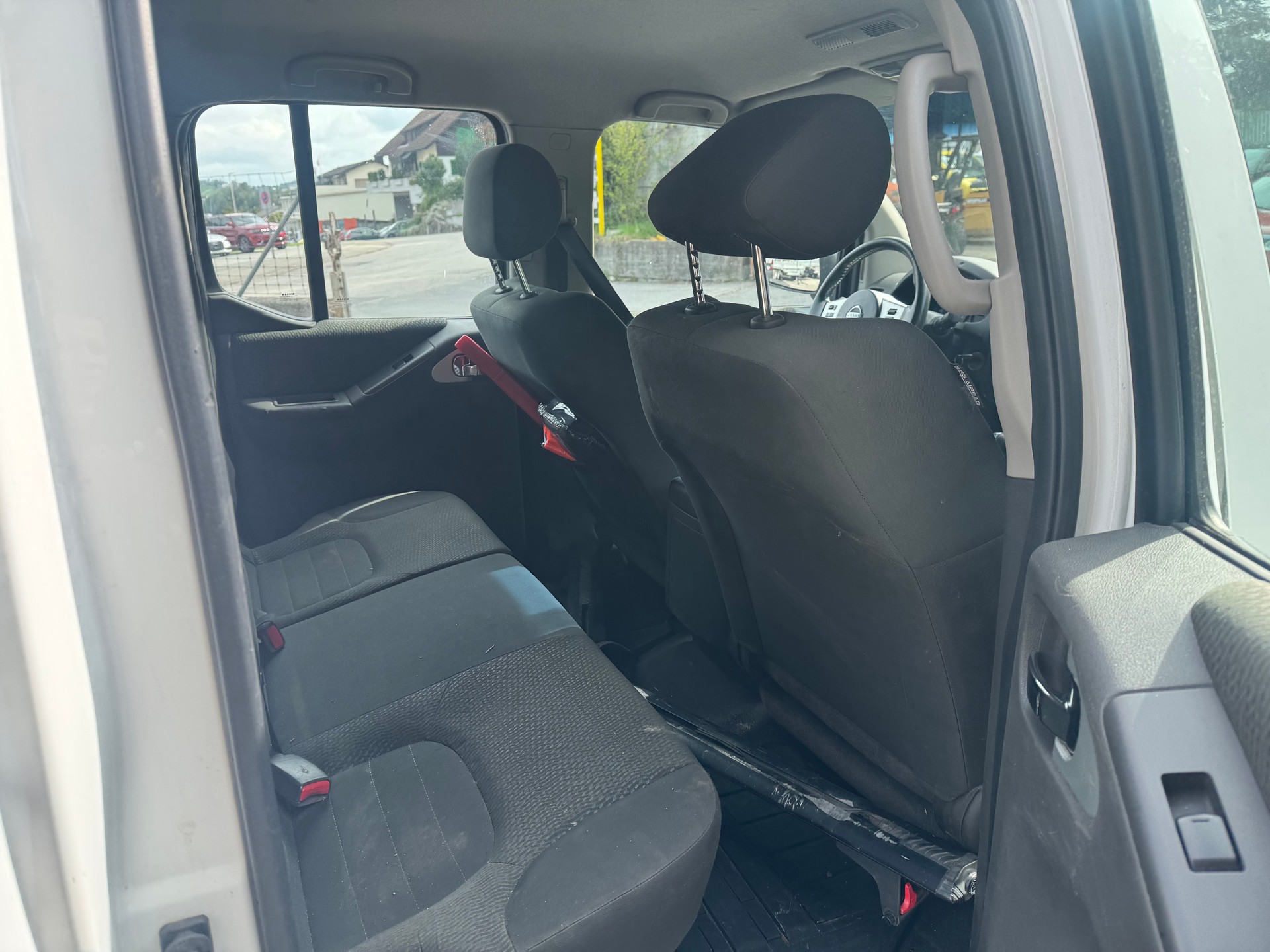 NISSAN Navara Double Cab SE 2.5 dCi 4WD Automat-image-14