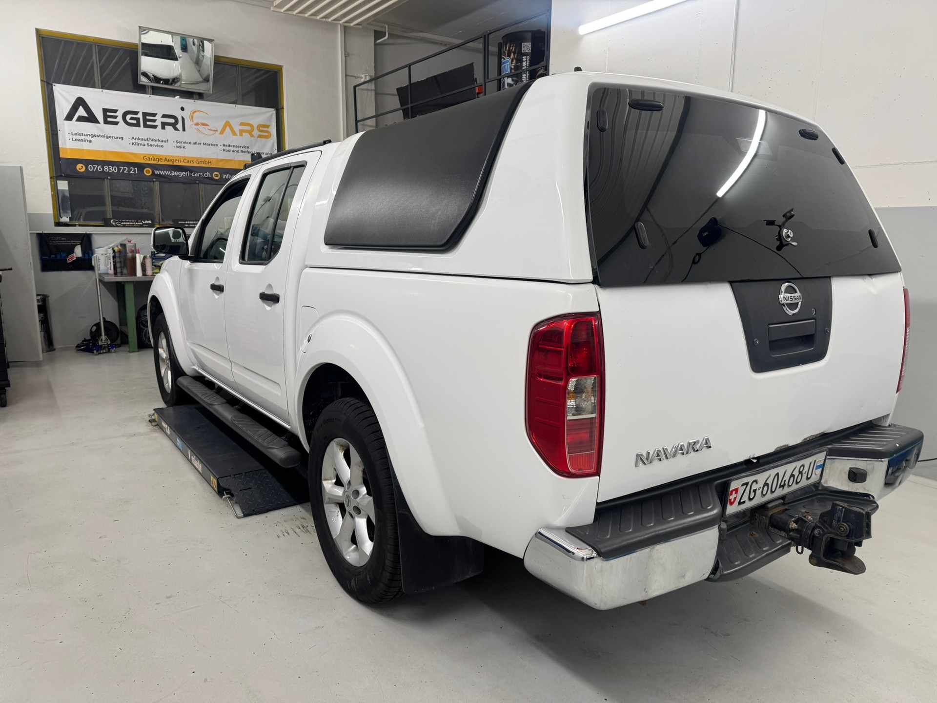 NISSAN Navara Double Cab SE 2.5 dCi 4WD Automat-image-5