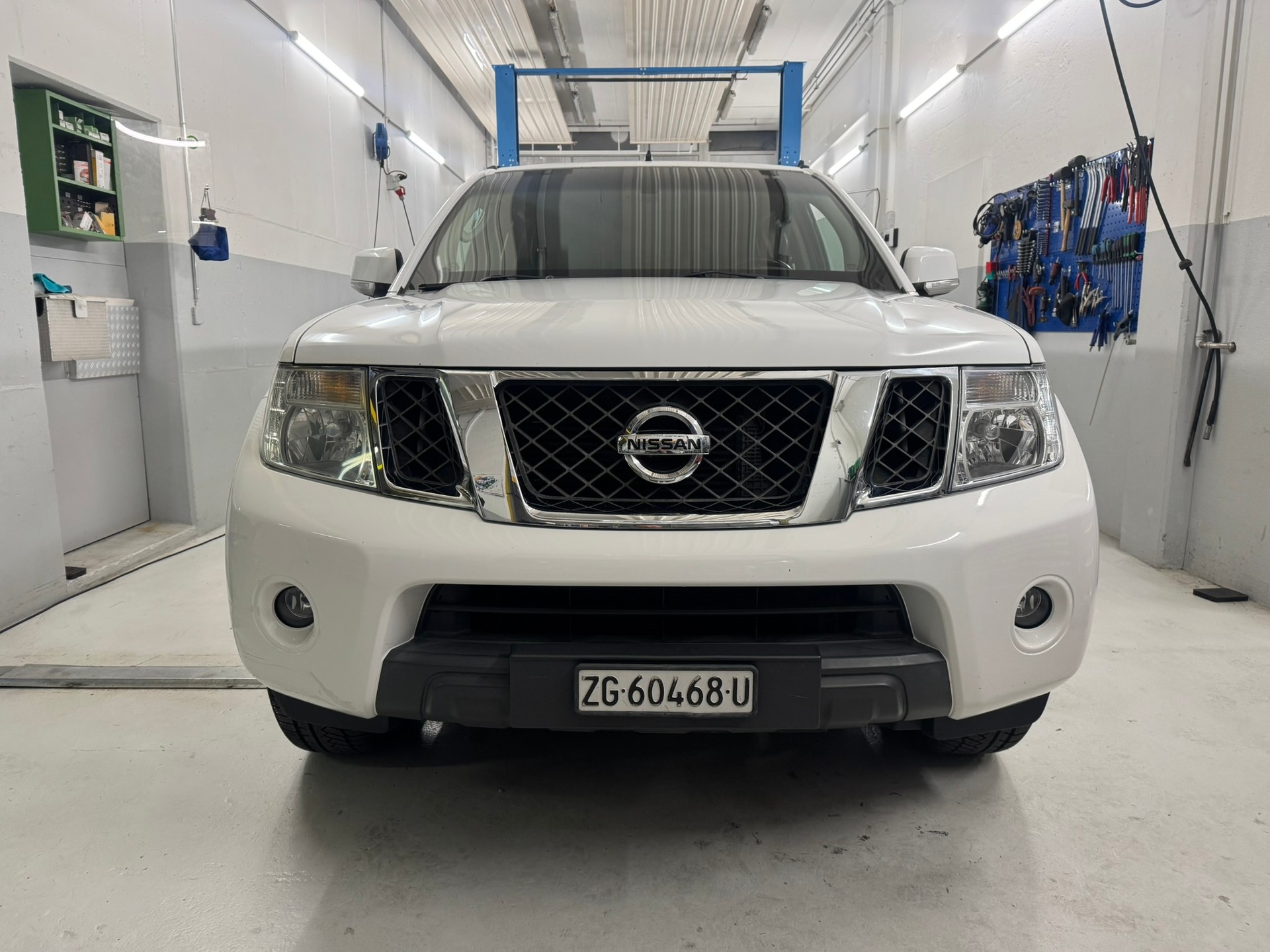 NISSAN Navara Double Cab SE 2.5 dCi 4WD Automat-showroom-element-1