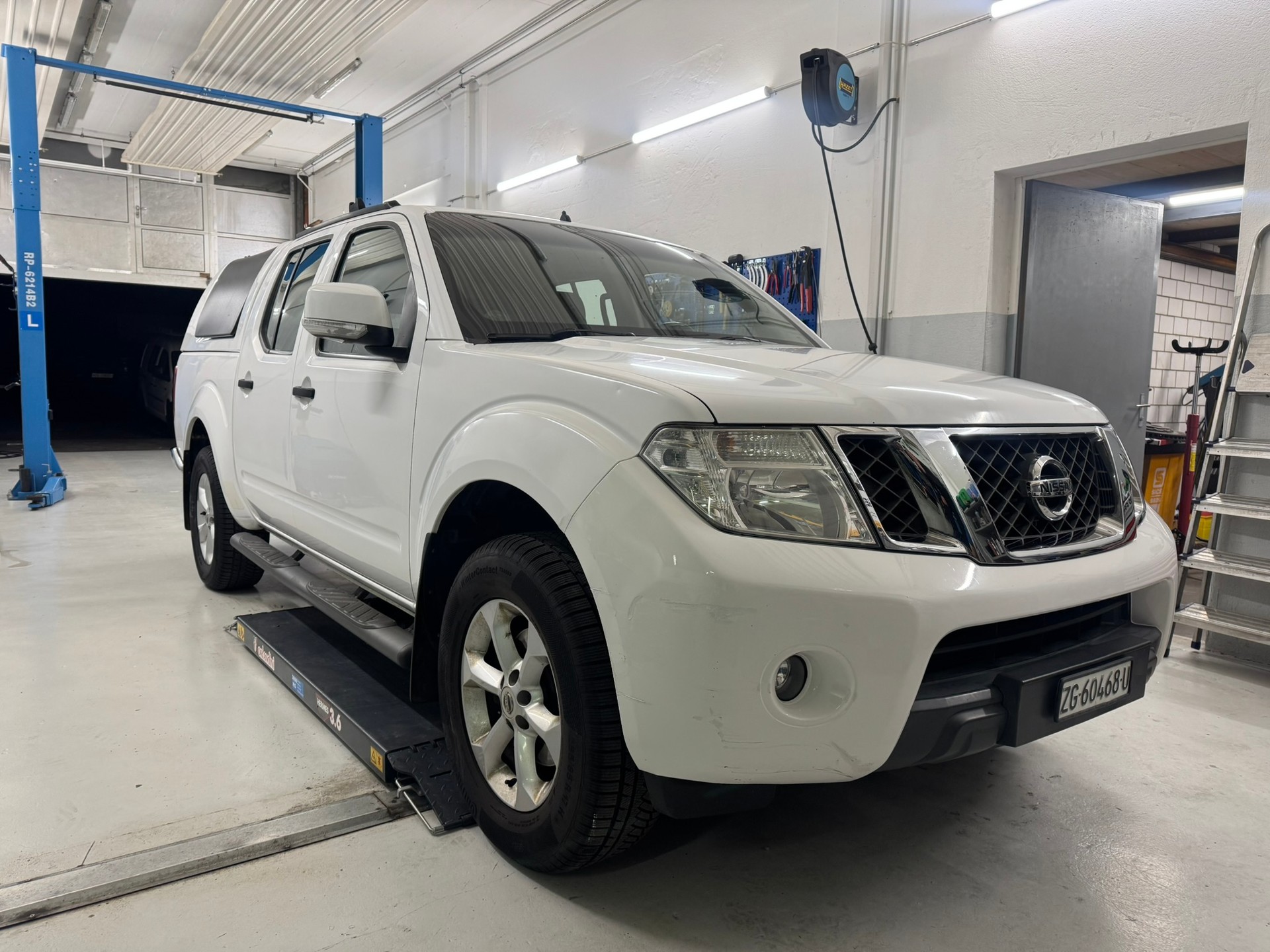 NISSAN Navara Double Cab SE 2.5 dCi 4WD Automat-showroom-element-2