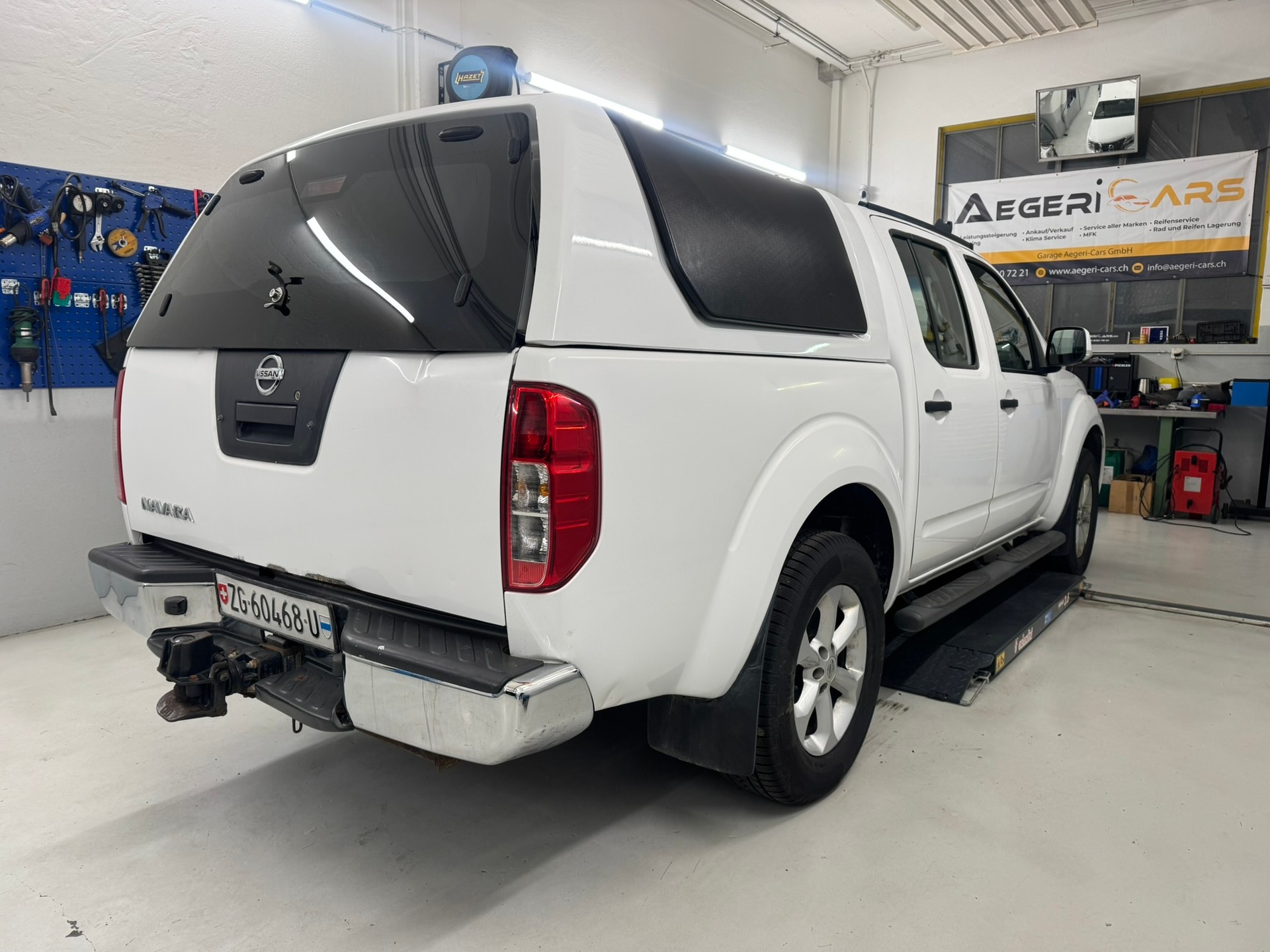 NISSAN Navara Double Cab SE 2.5 dCi 4WD Automat-showroom-element-3