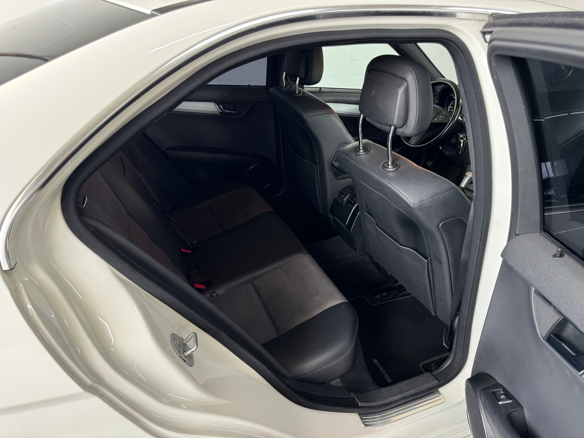 MERCEDES-BENZ C 180 CGI BlueEfficiency My Star Automatic-image-18