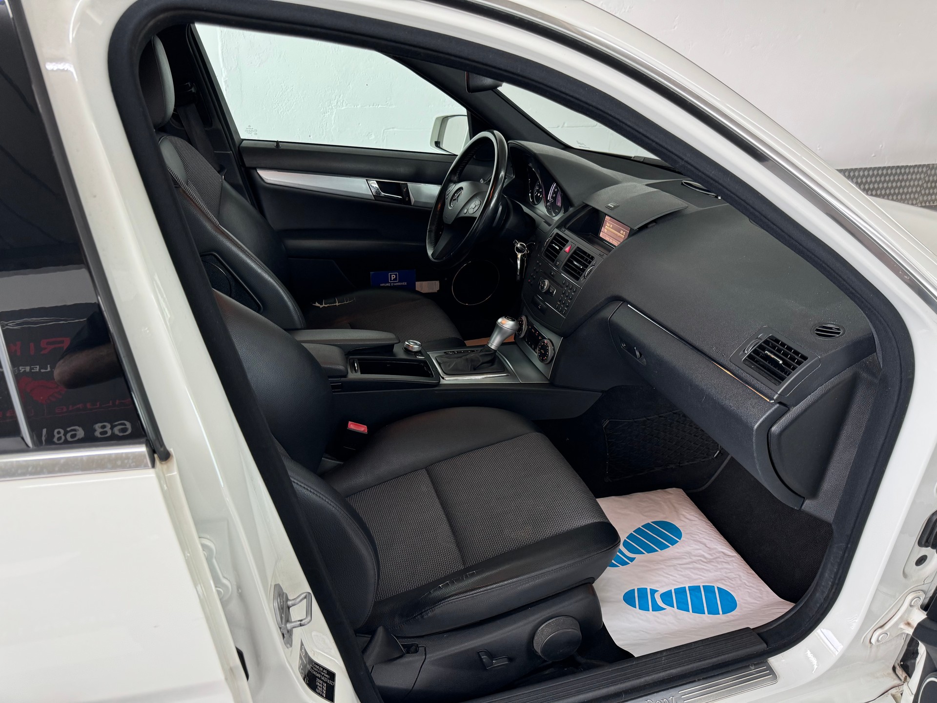MERCEDES-BENZ C 180 CGI BlueEfficiency My Star Automatic-image-16