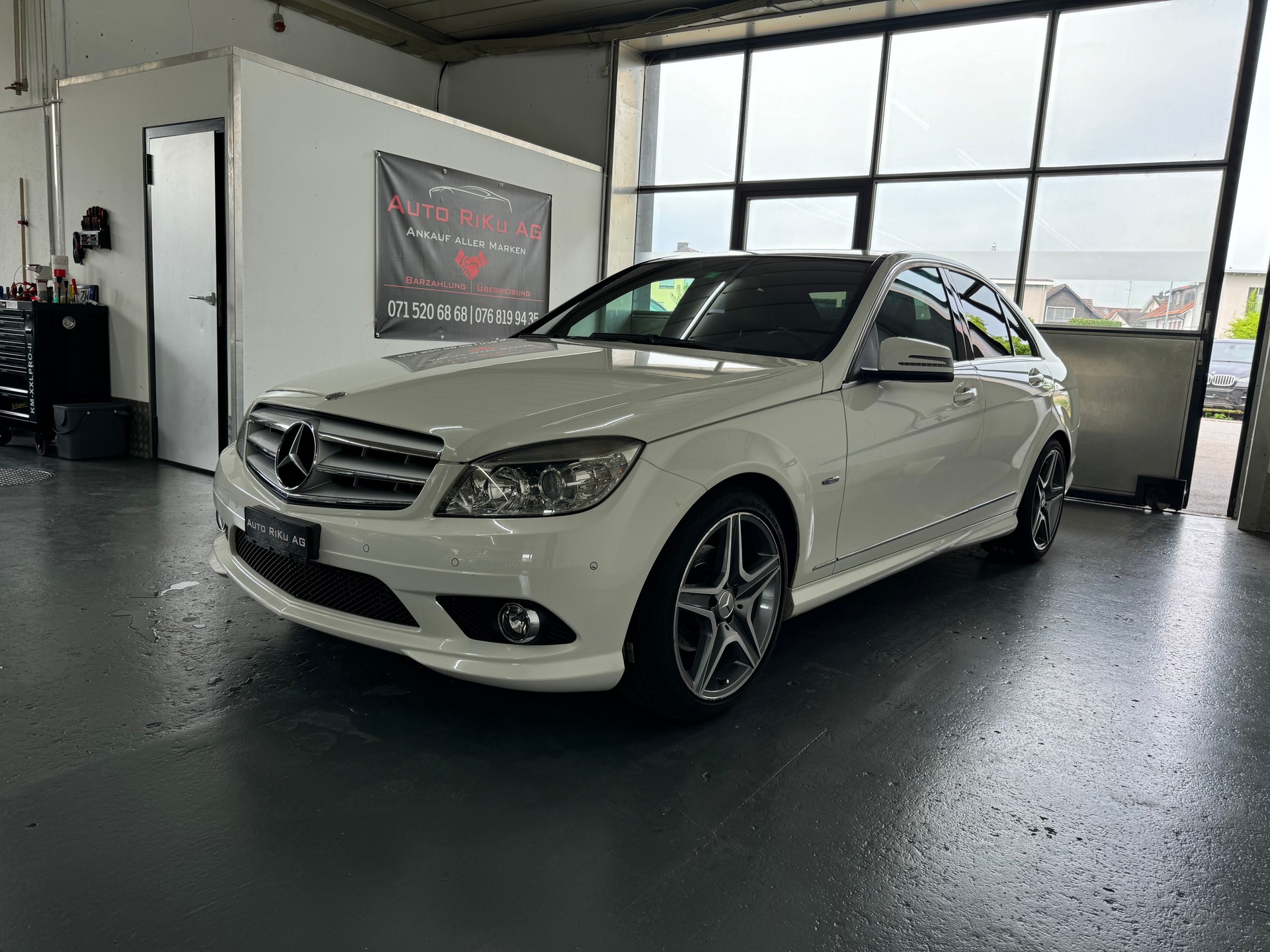 MERCEDES-BENZ C 180 CGI BlueEfficiency My Star Automatic-showroom-element-3