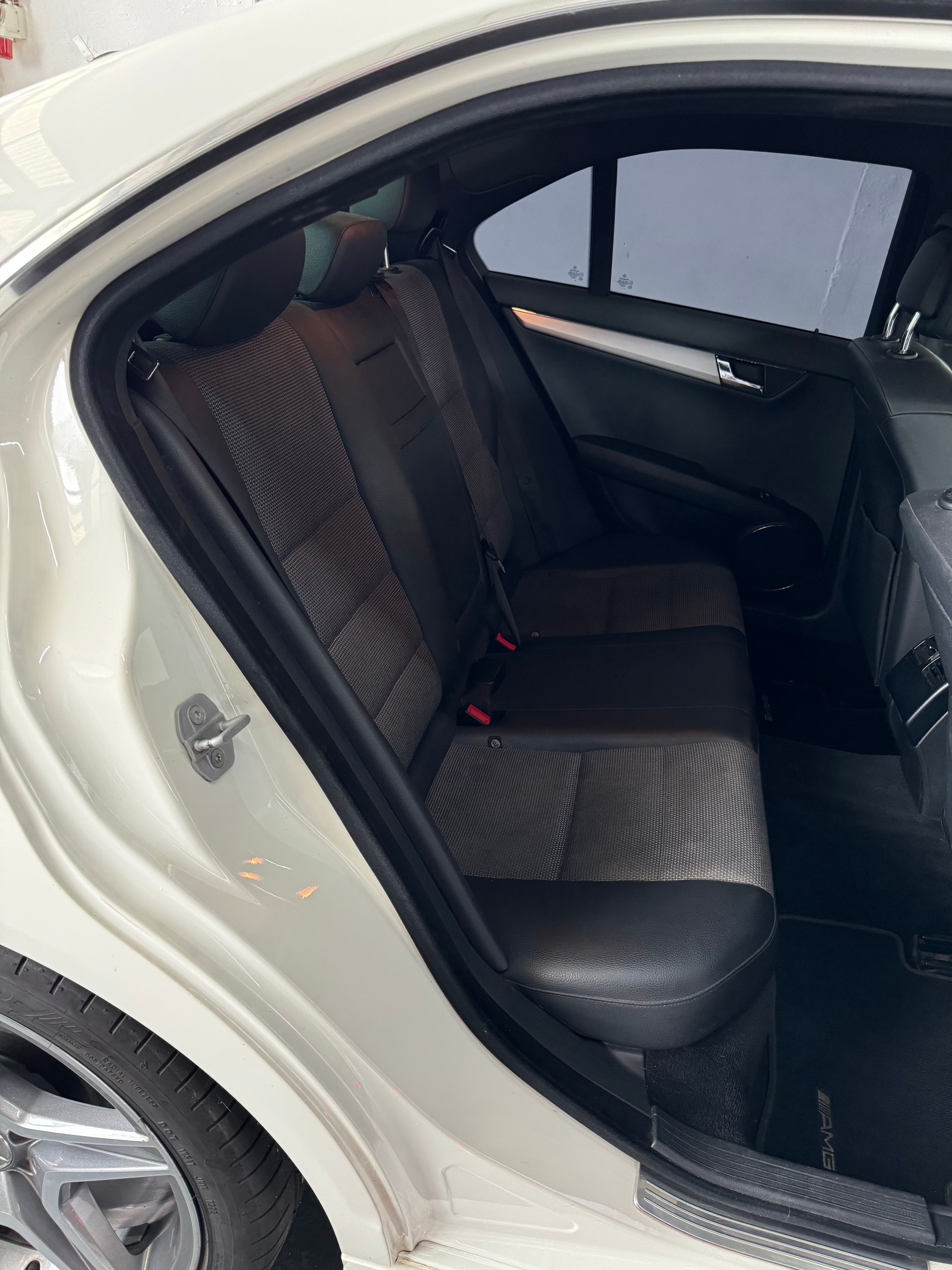 MERCEDES-BENZ C 180 CGI BlueEfficiency My Star Automatic-image-19