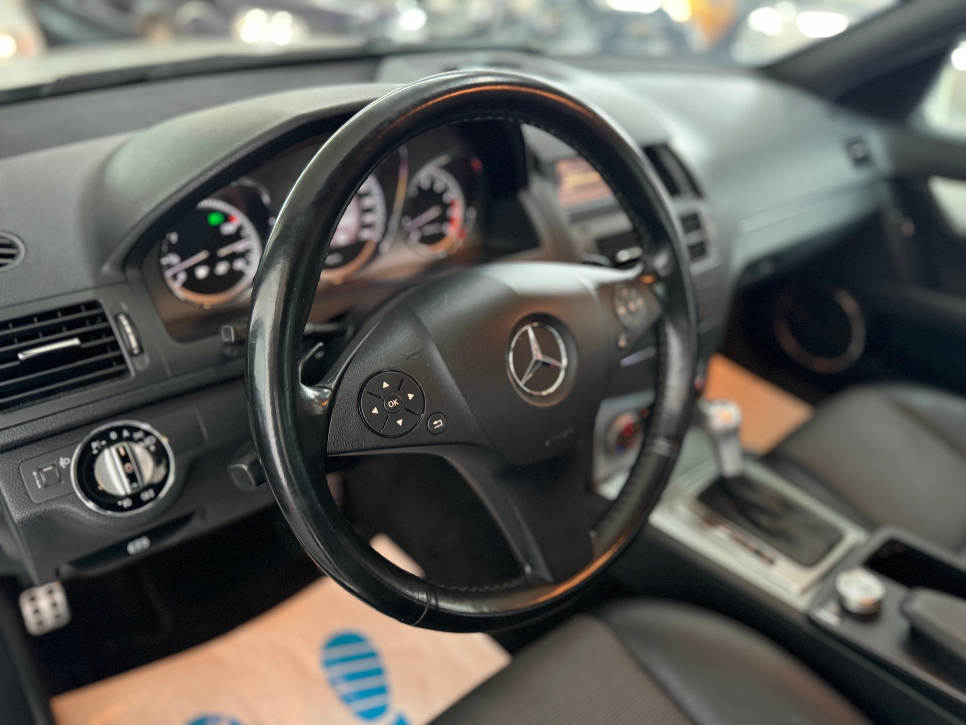 MERCEDES-BENZ C 180 CGI BlueEfficiency My Star Automatic-image-10