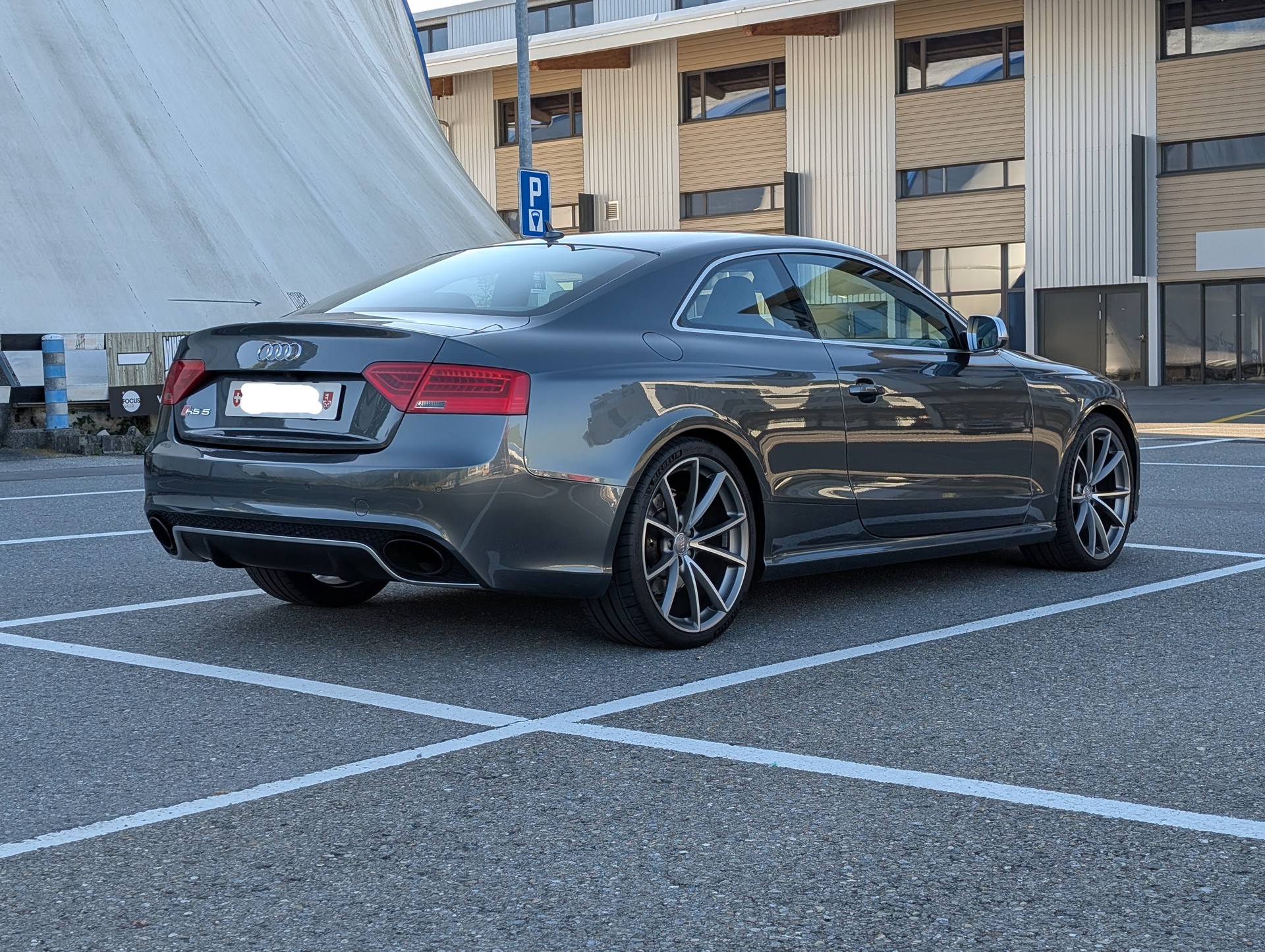 AUDI RS5 4.2 V8 FSI quattro S-Tronic-image-3